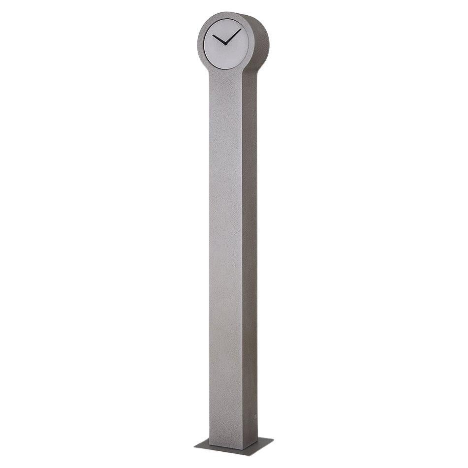 Horloge Mora moderne du grand-père, horloge de sol minimalisme en béton en vente