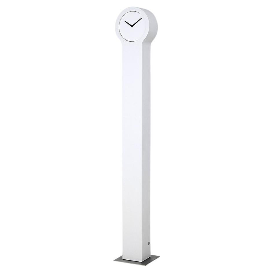 Horloge Mora moderne du grand-père, béton minimaliste, horloge de sol en marbre blanc en vente