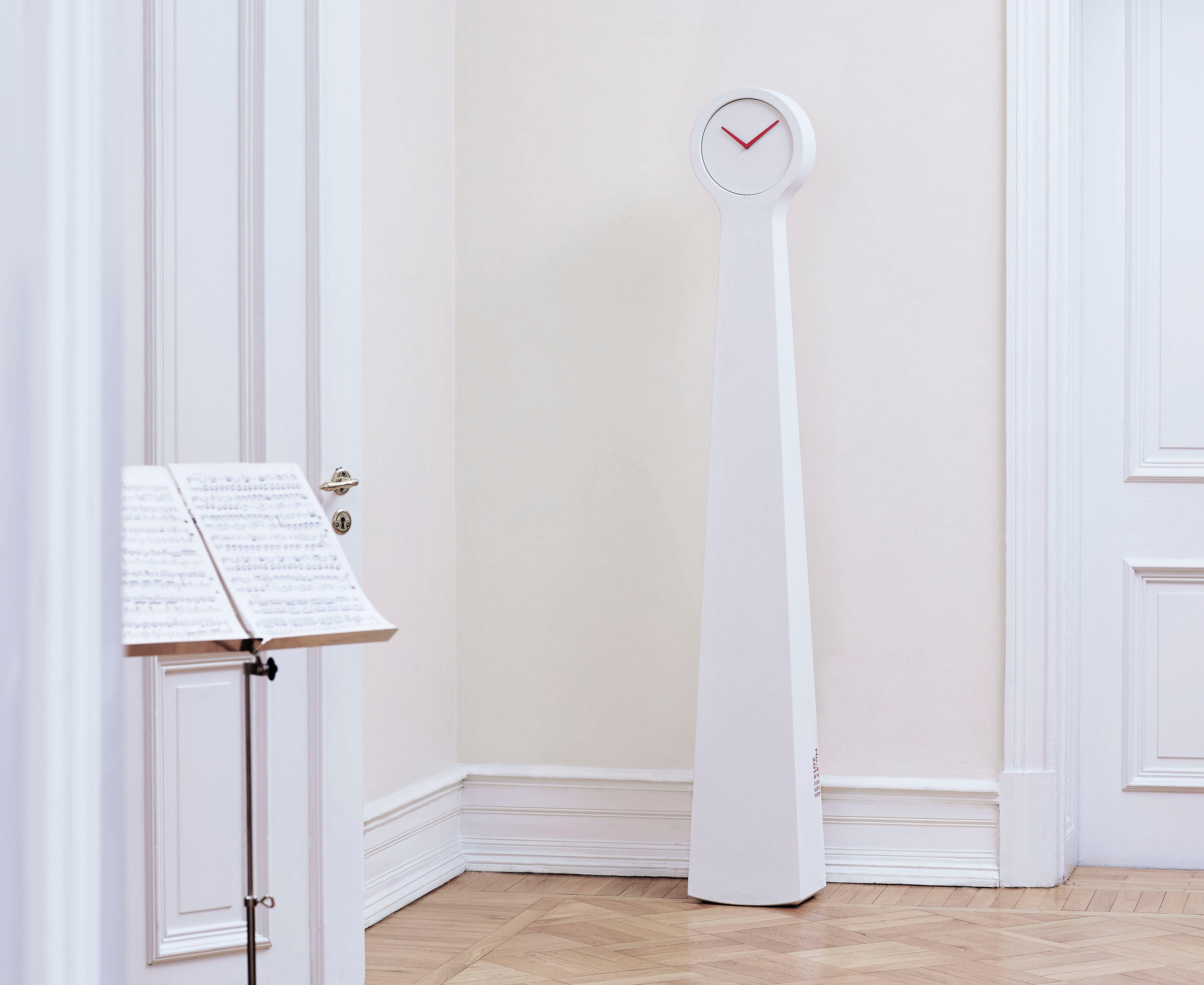 Suédois Horloge Mora moderne, béton minimaliste, marbre blanc en vente