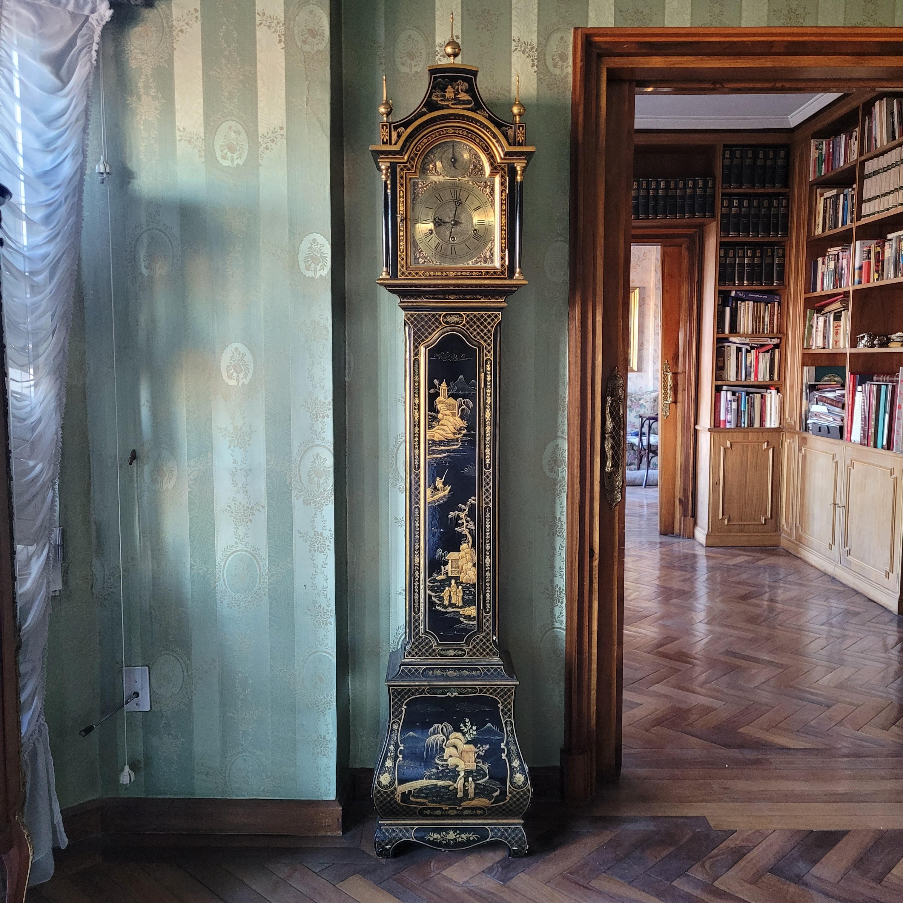 Abuelo lacado verde  chinoiserie madera  Reloj Europeo Moderno de mediados de siglo en venta