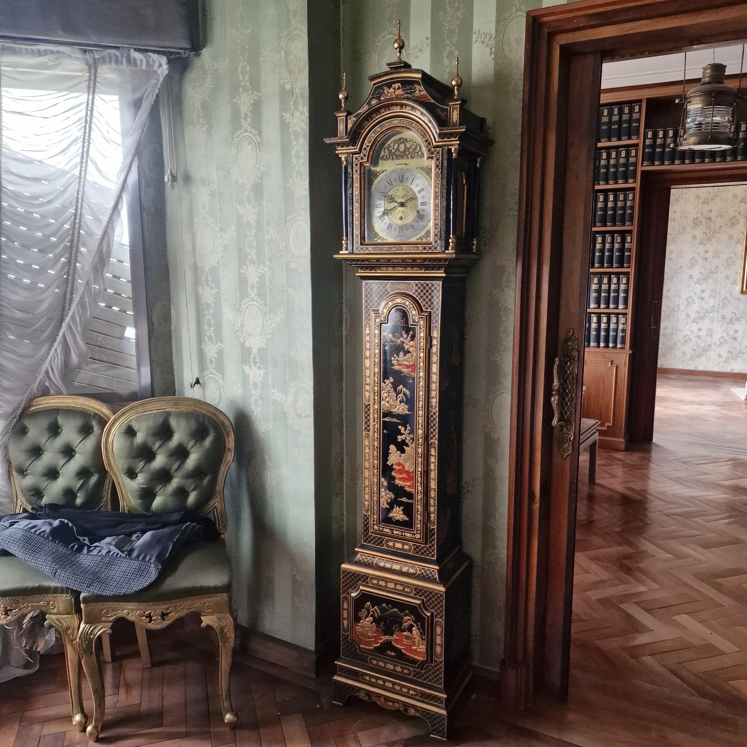 Gorgeous Large grandfather clock, in excellent working order, Winsminster and Ave Maria
Clock from the Portuguese house of the 19th century, 