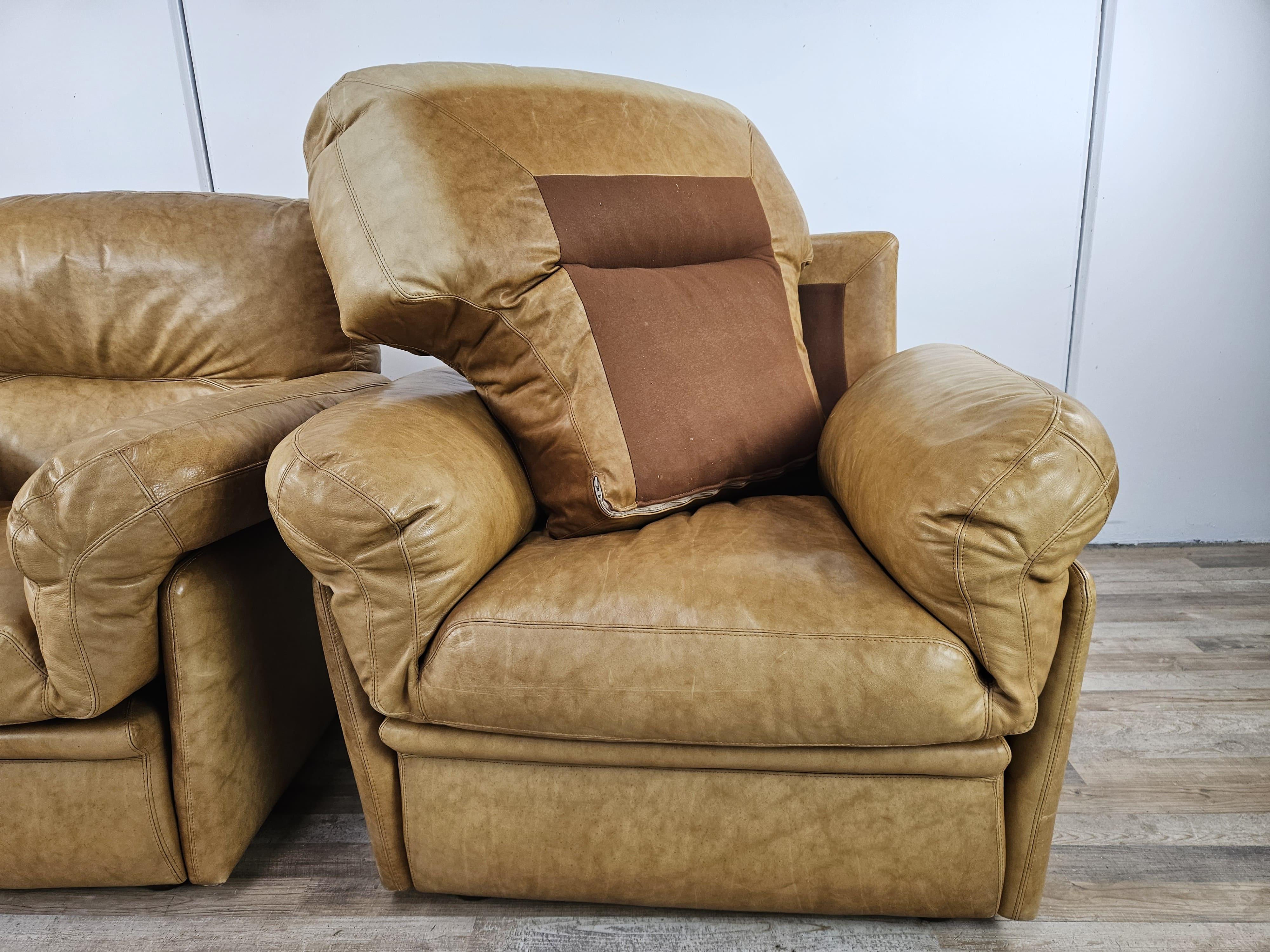 Grands fauteuils rembourrés en cuir couleur camel des années 1970 en vente 6