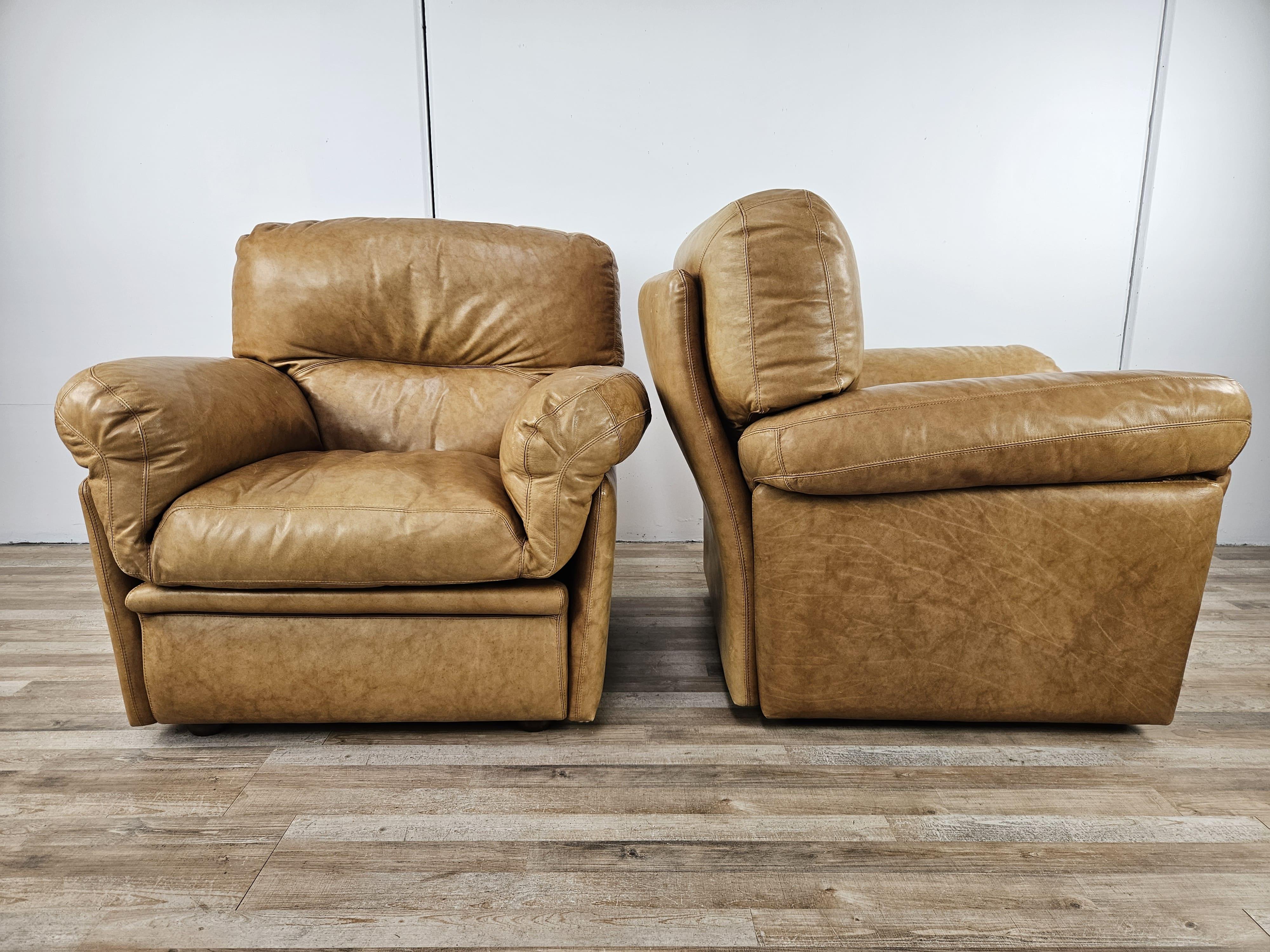 Mid-Century Modern Grands fauteuils rembourrés en cuir couleur camel des années 1970 en vente