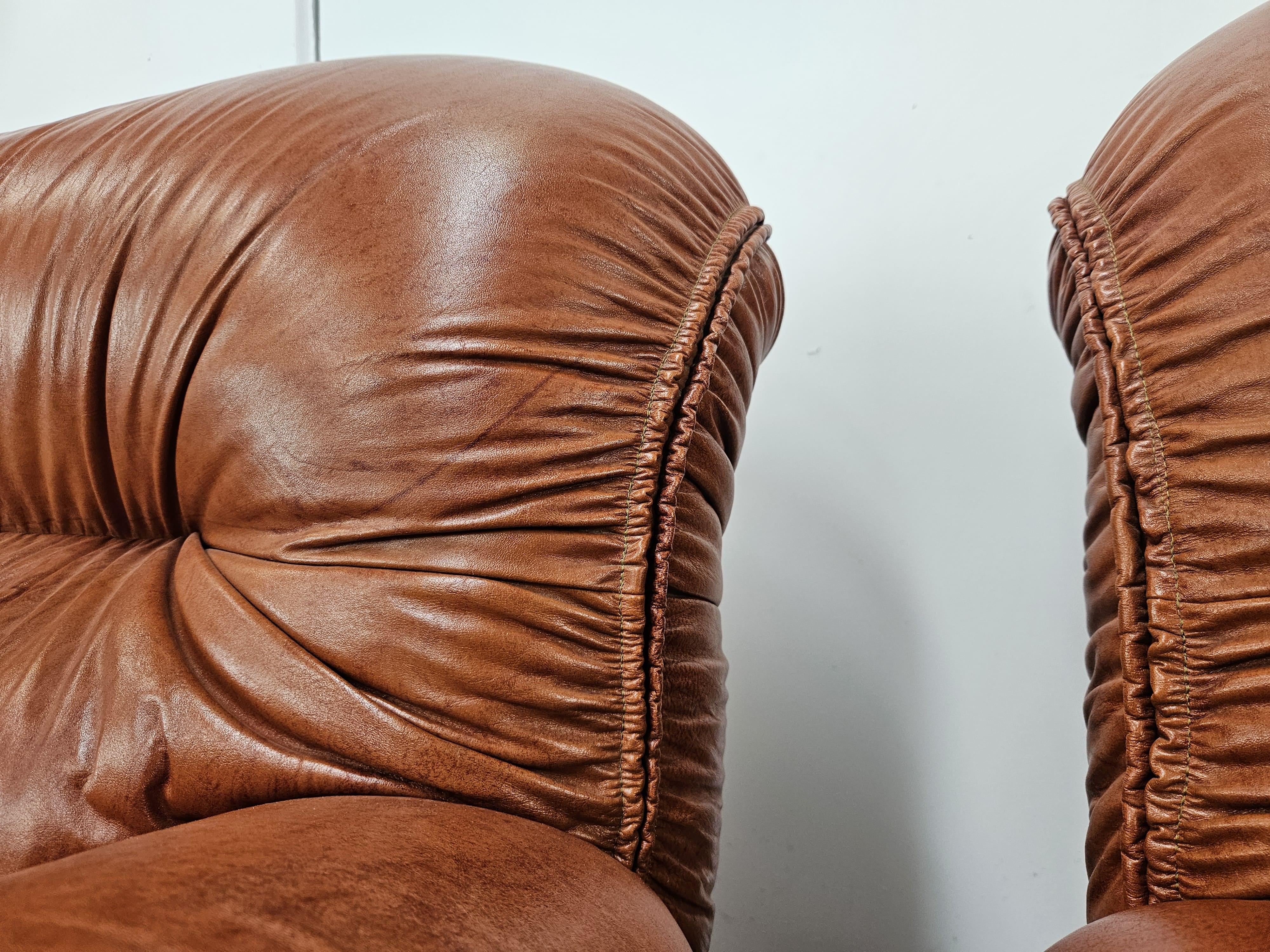 Grandi poltrone in pelle anni '70 cognac in vendita 3