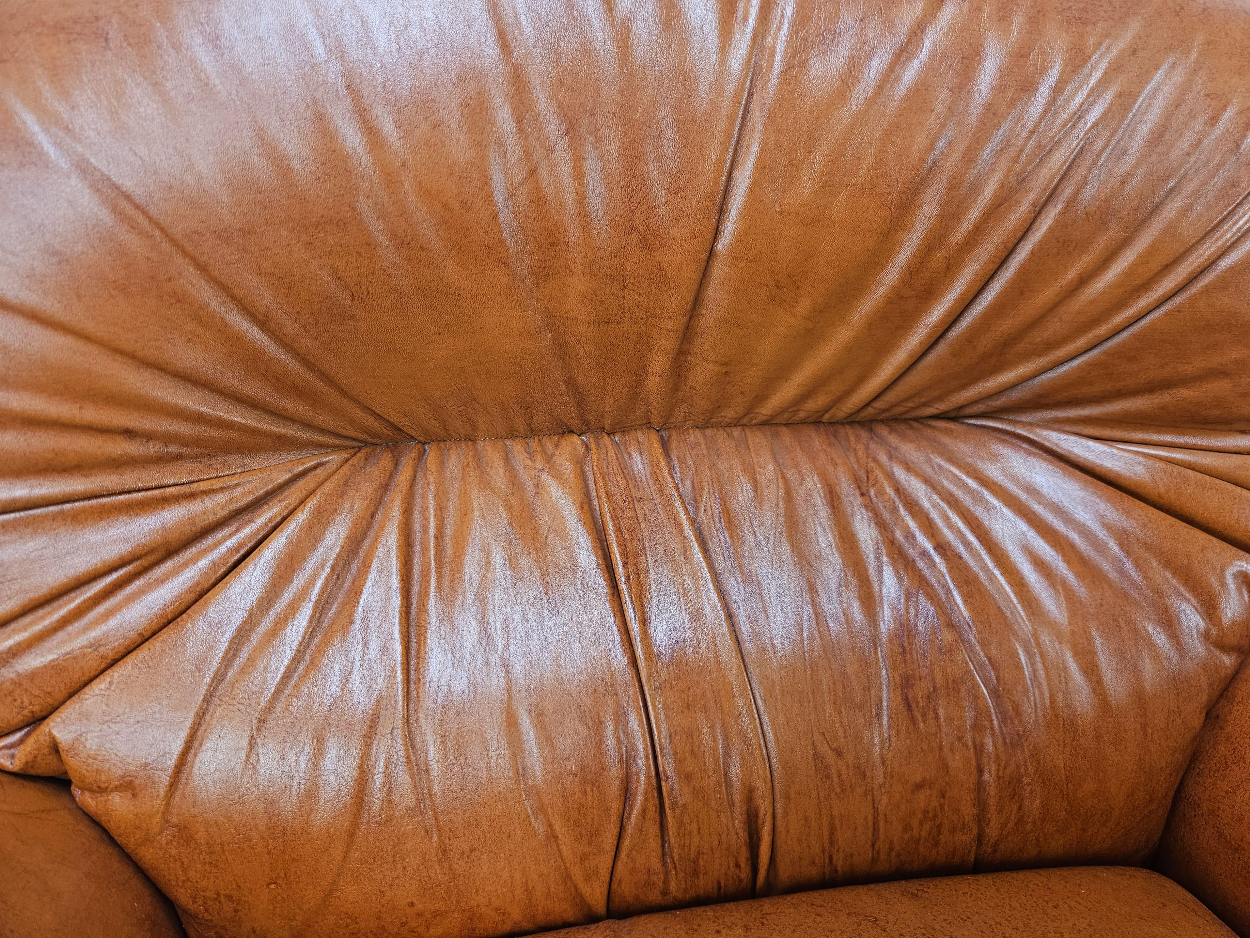 Grandi poltrone in pelle anni '70 cognac in vendita 4