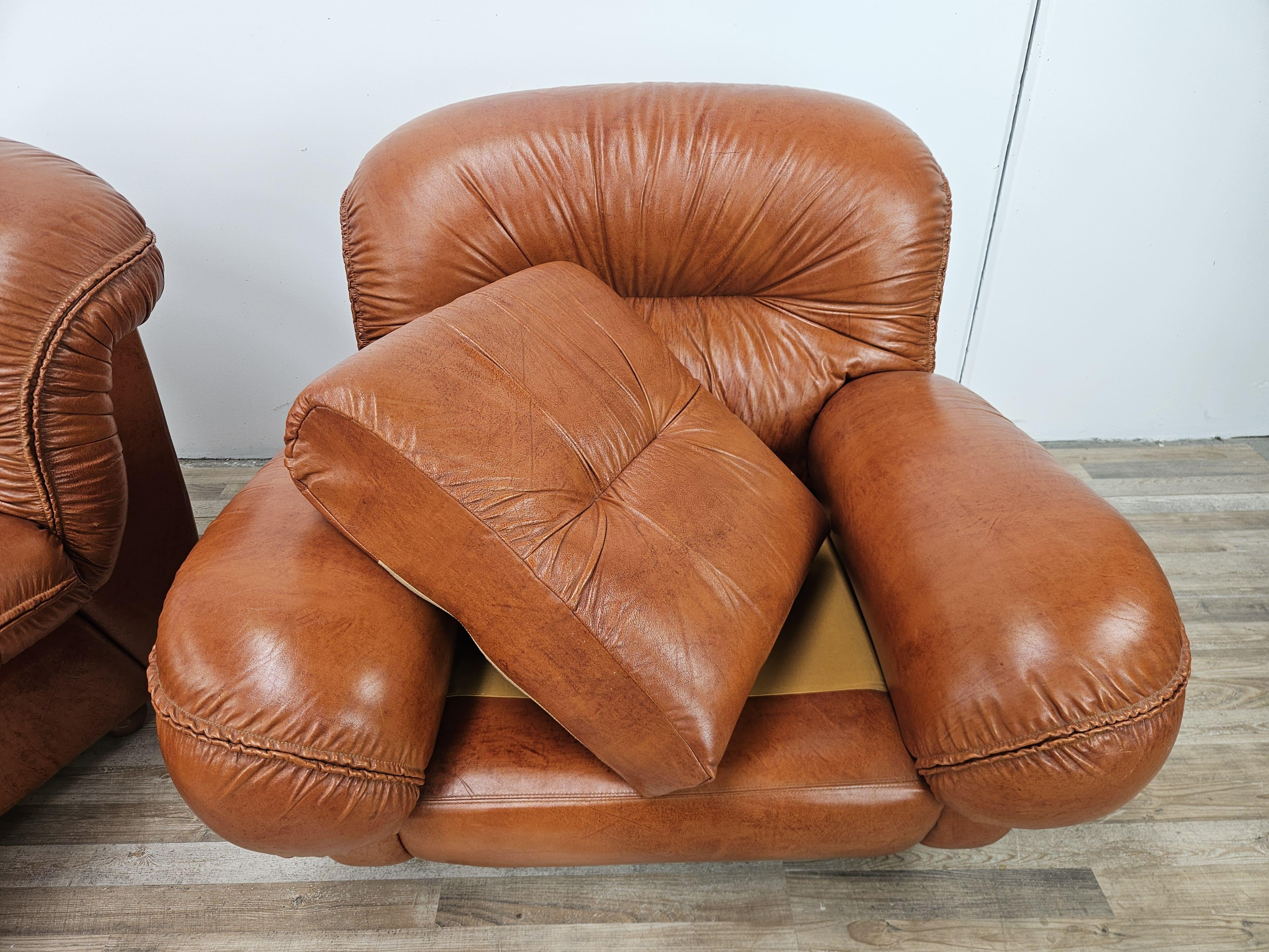 Grandi poltrone in pelle anni '70 cognac in vendita 8