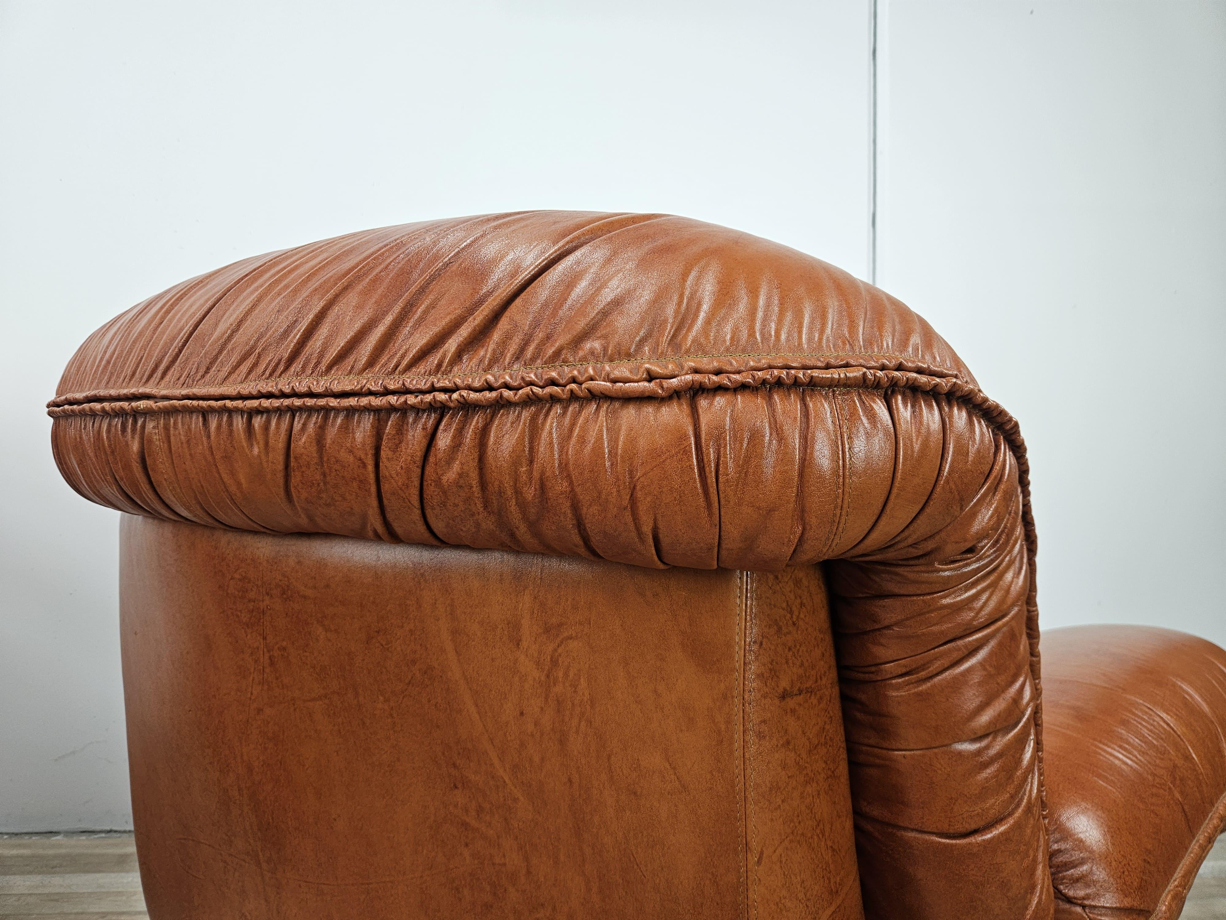 Grandi poltrone in pelle anni '70 cognac in vendita 9