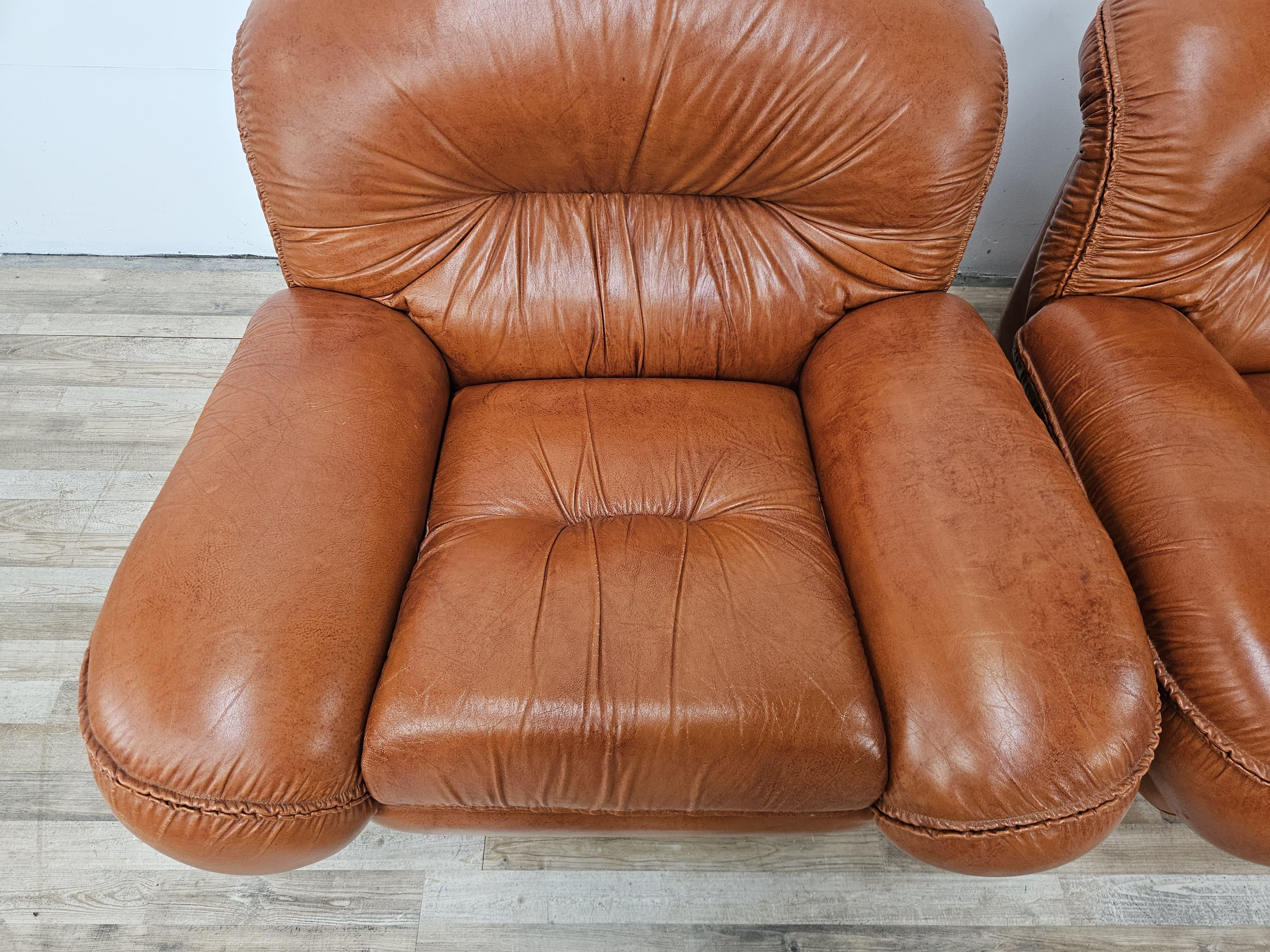 Pelle Grandi poltrone in pelle anni '70 cognac in vendita