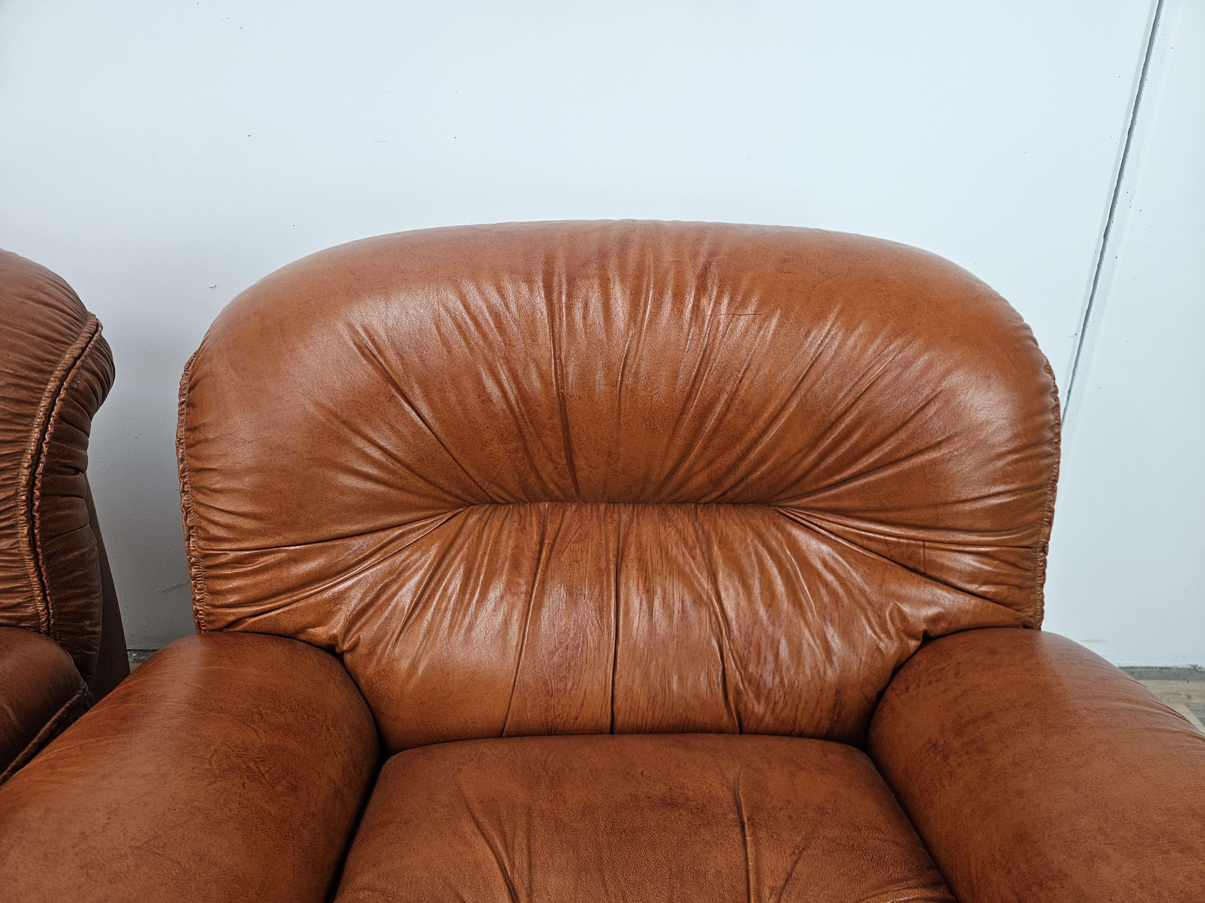 Grandi poltrone in pelle anni '70 cognac in vendita 1