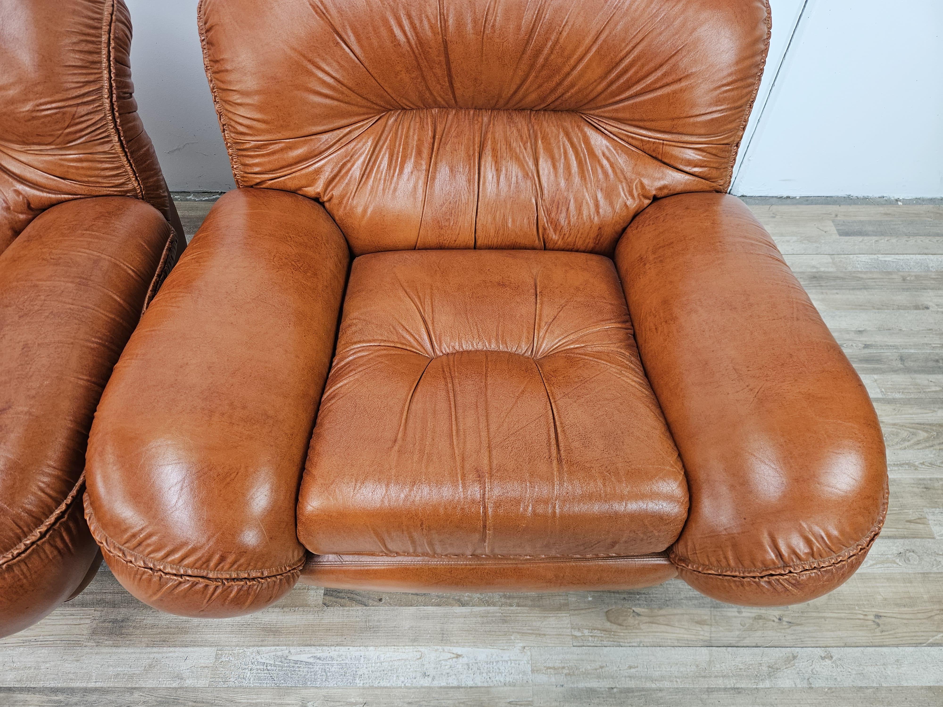 Grandi poltrone in pelle anni '70 cognac in vendita 2
