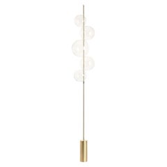 Grandine 5 dello Studio Silvio Mondino, lampada da terra scultorea, ottone spazzolato