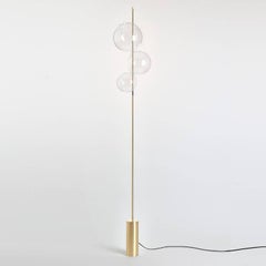 Lampada da terra contemporanea Grandine a tre luci in ottone spazzolato e vetro soffiato a mano