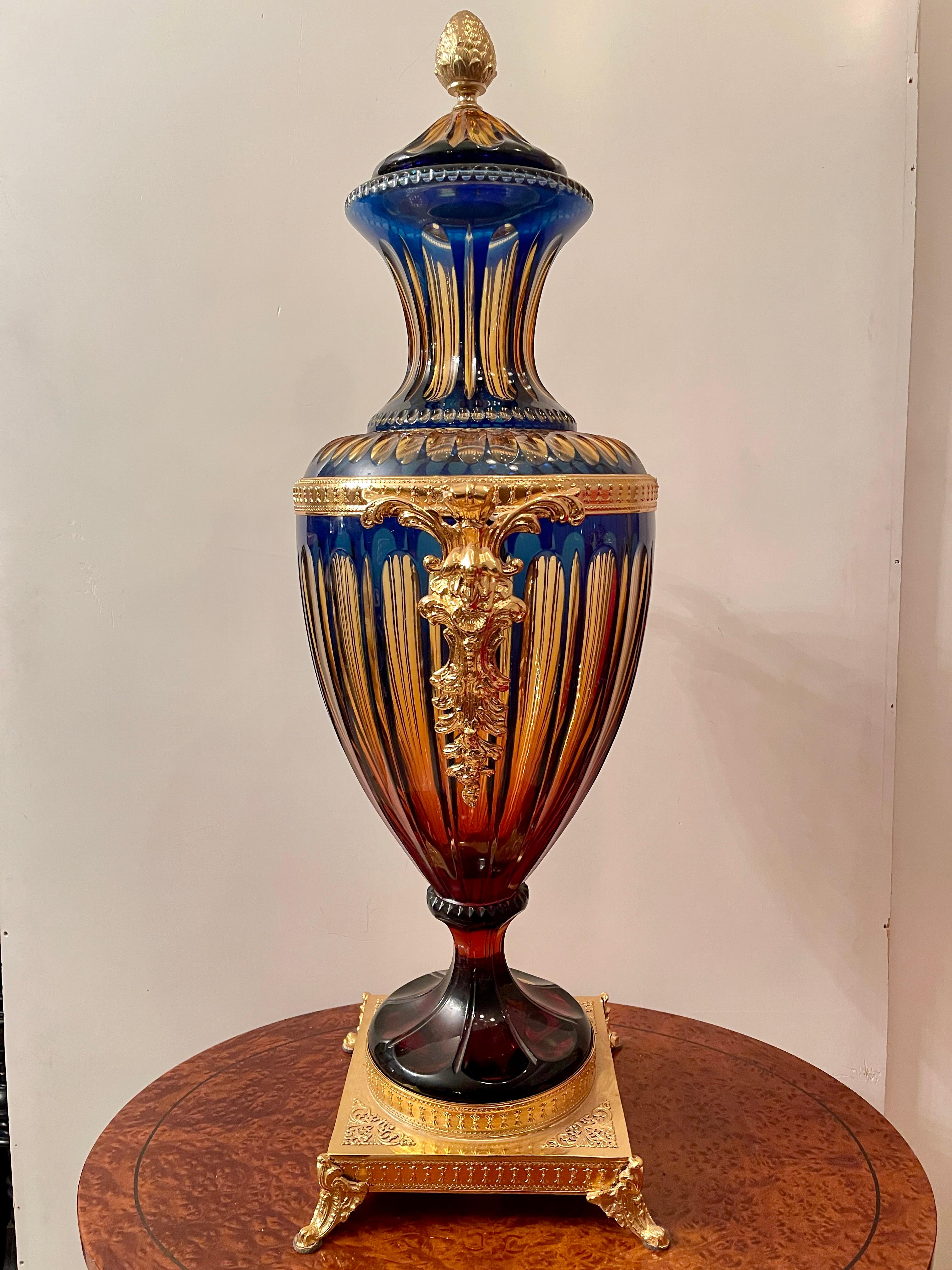 Grandiosa Anfora in cristallo e bronzo dorato  florentine italian XX secolo in vendita 2