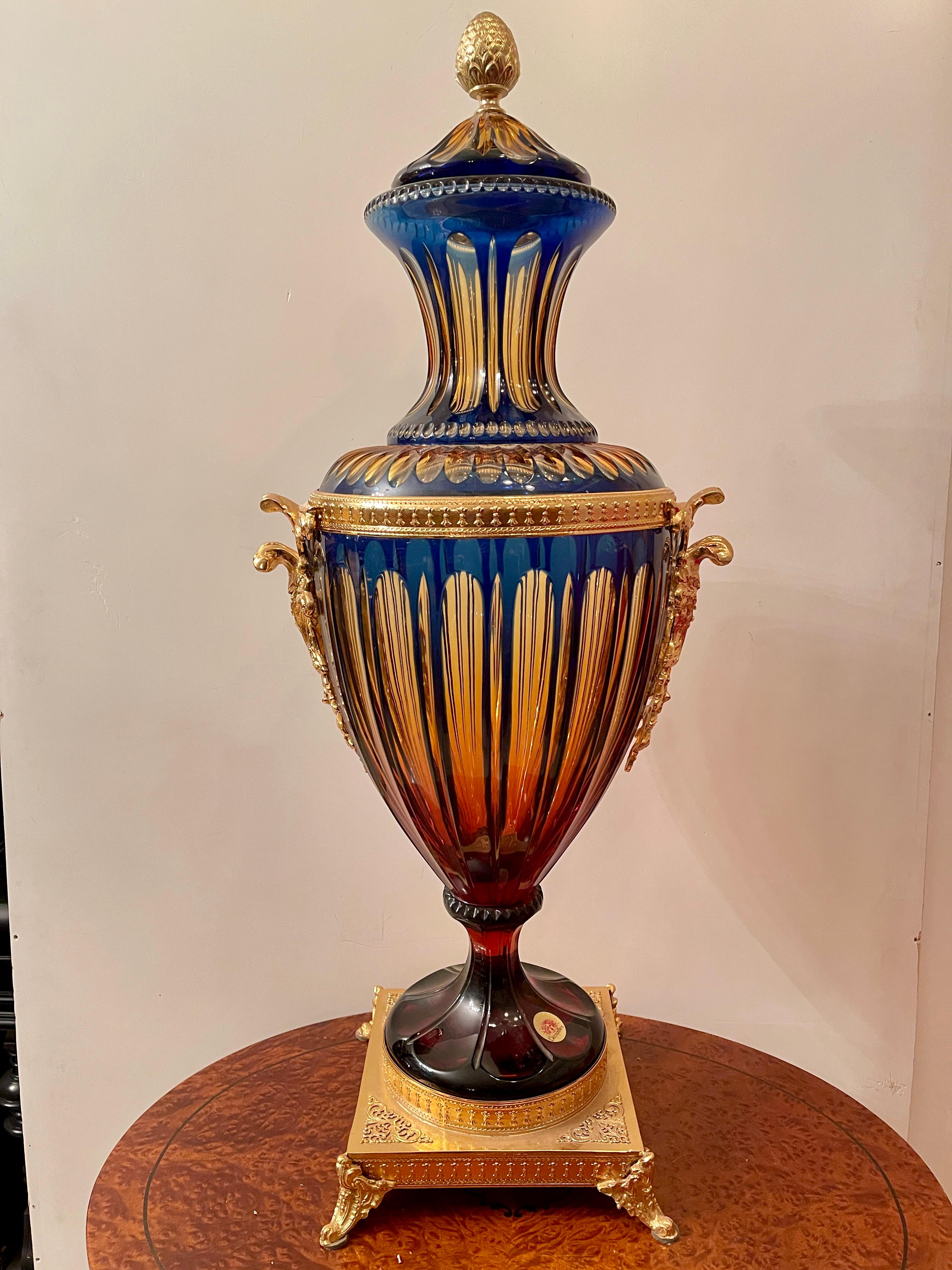 Grandiosa Anfora in cristallo e bronzo dorato  florentine italian XX secolo in vendita 3