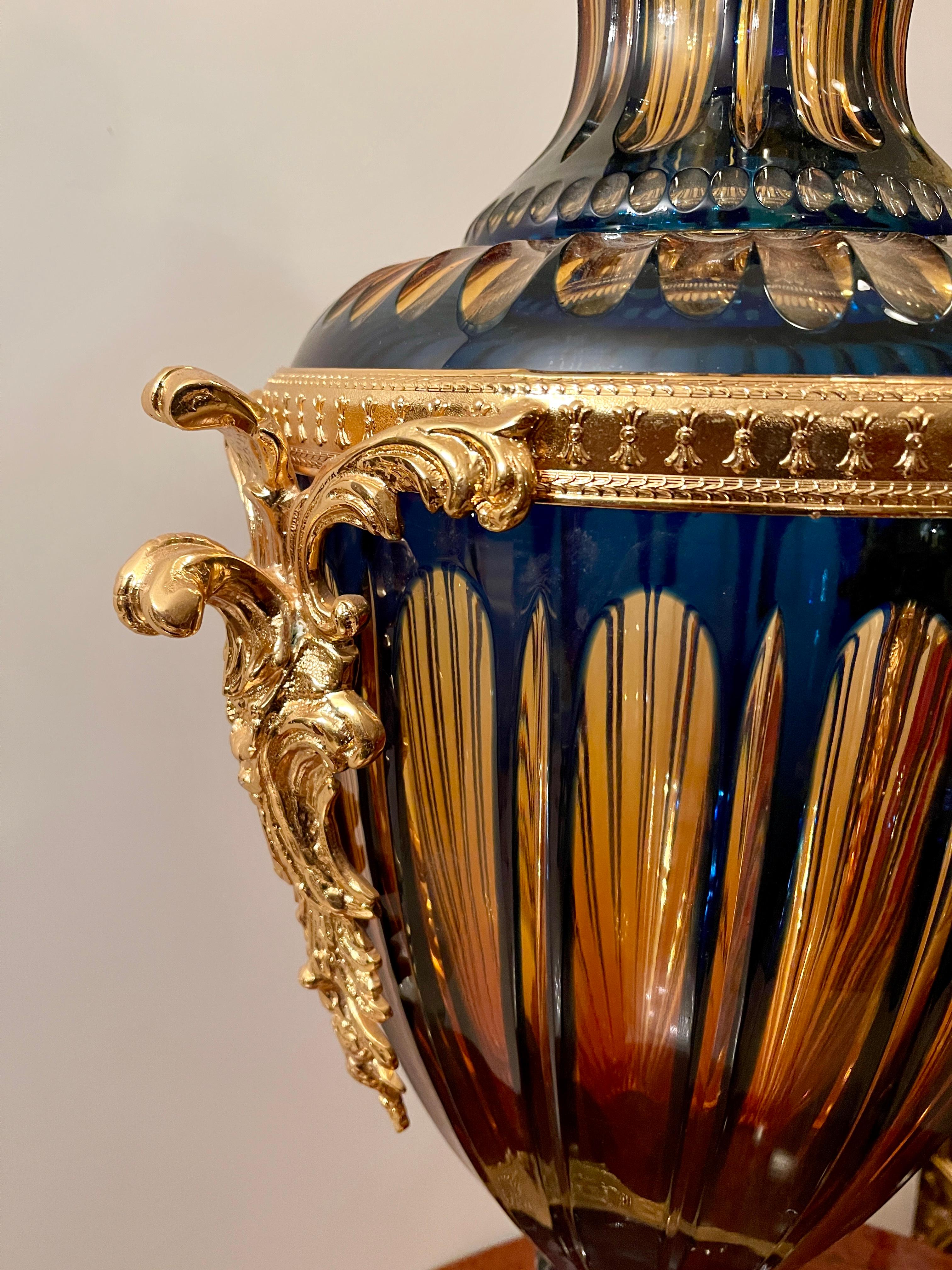 Grandiosa Anfora in cristallo e bronzo dorato  florentine italian XX secolo In condizioni buone in vendita a Cantù, IT