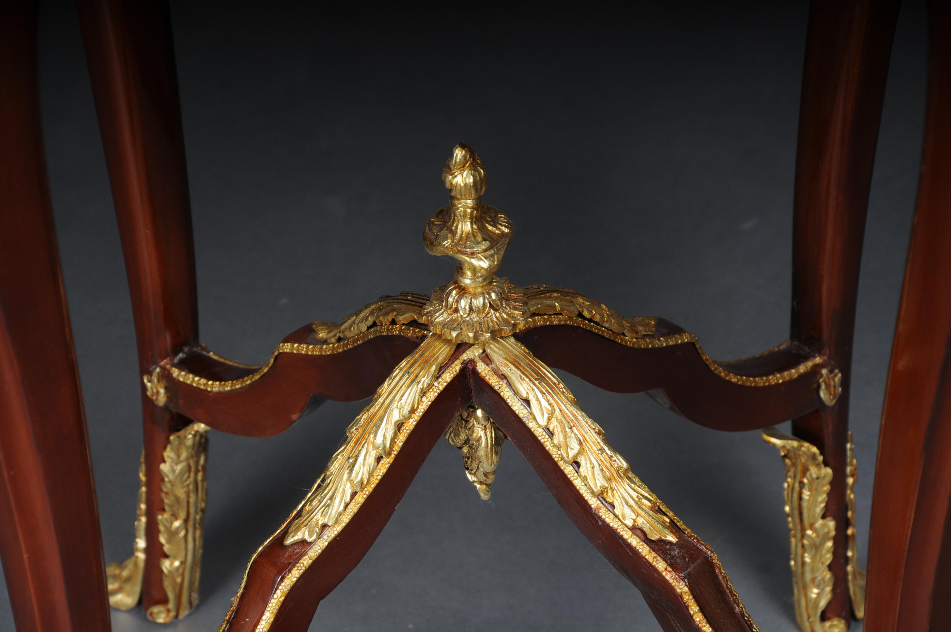 Beistelltisch im Louis-XV-Stil mit Bronze und Marmor aus Buchenholz im Louis-XV-Stil im Angebot 1