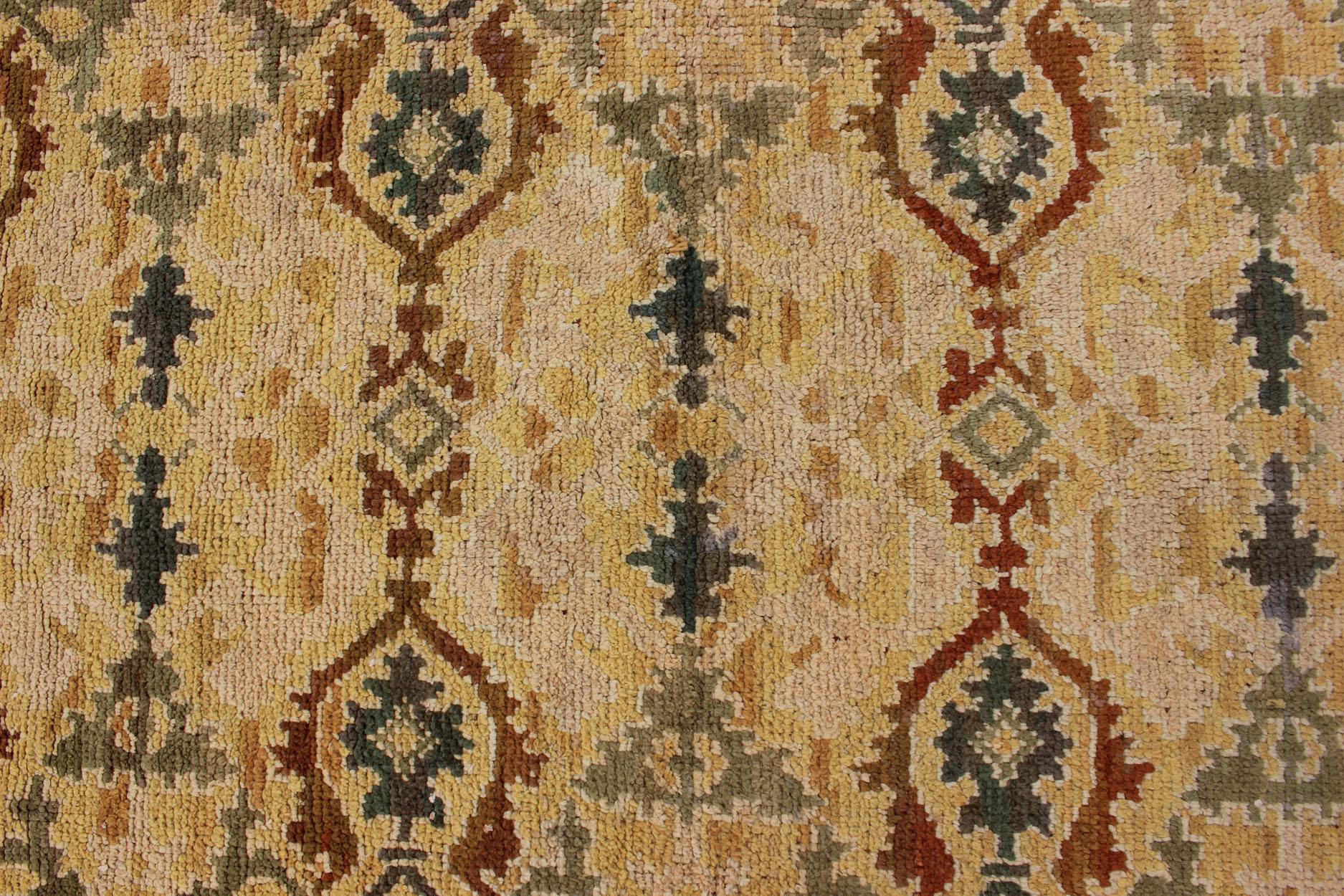 Grandioser spanischer Teppich in Gold:: Gelb:: Grün und Raffia-Farben im Angebot 3
