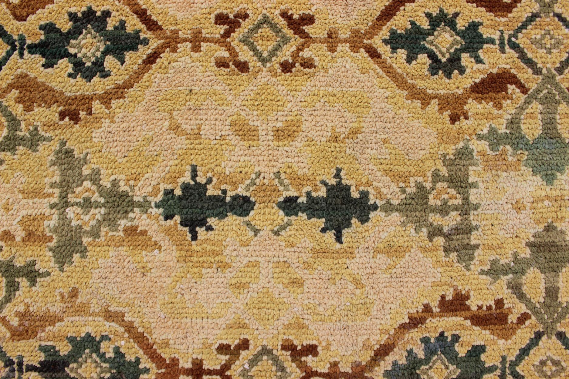 Grandioser spanischer Teppich in Gold:: Gelb:: Grün und Raffia-Farben im Angebot 7