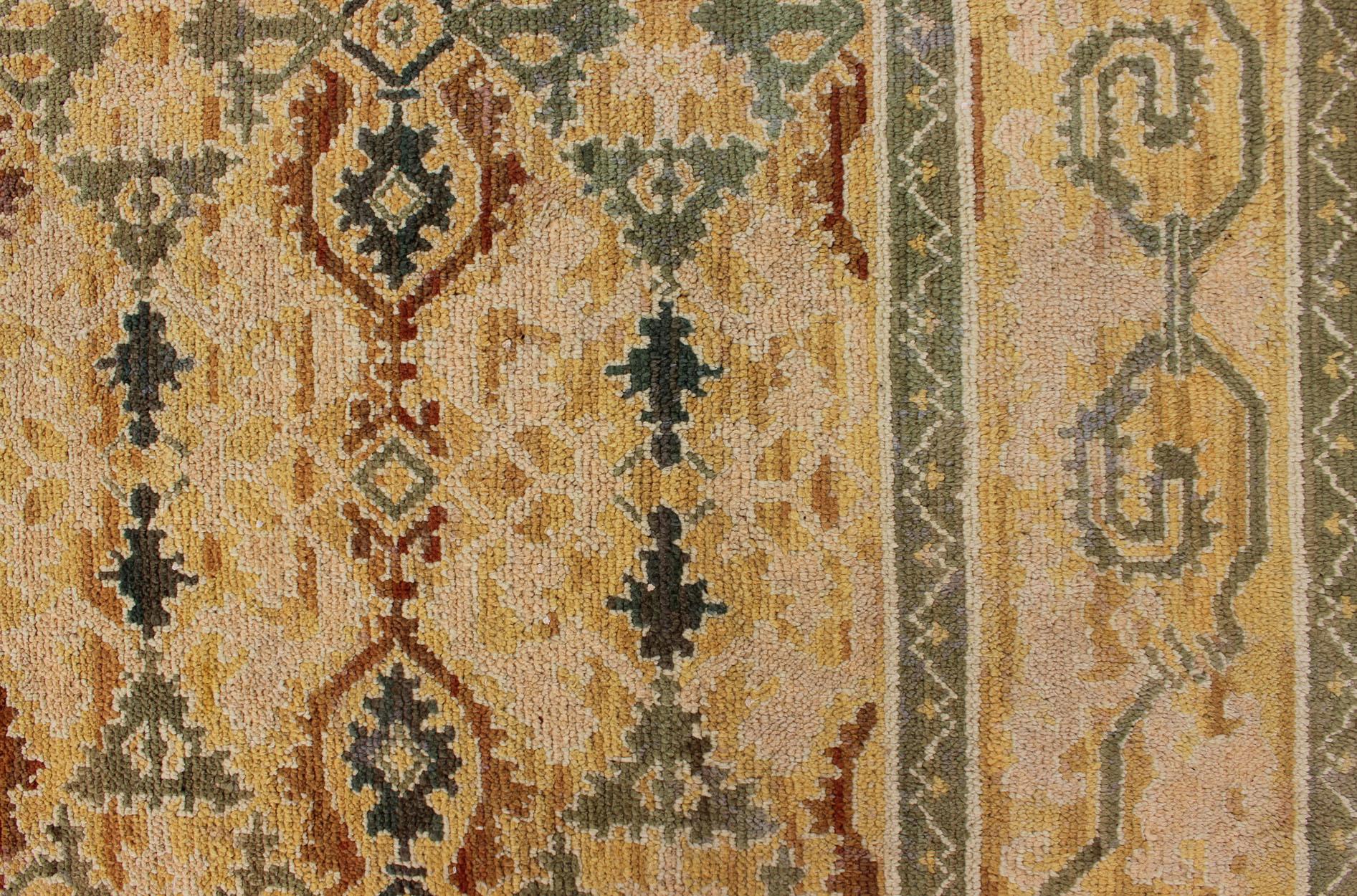 Grandioser spanischer Teppich in Gold:: Gelb:: Grün und Raffia-Farben im Angebot 9