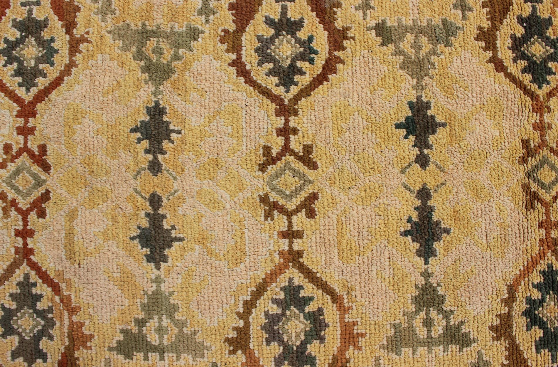 Grandioser spanischer Teppich in Gold:: Gelb:: Grün und Raffia-Farben im Angebot 11
