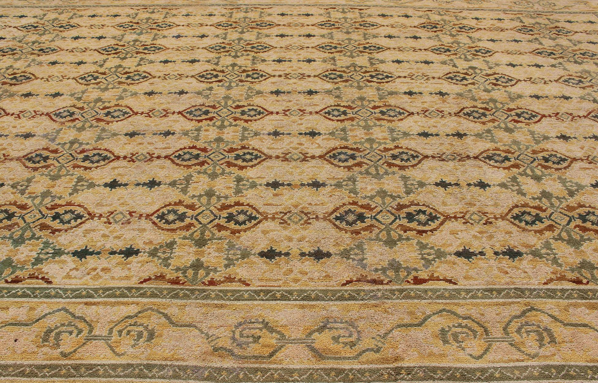 Grandioser spanischer Teppich in Gold, Gelb, Grün und Bastfarben. Teppiche, H8-0602. Großer spanischer Vintage-Teppich. Großer spanischer Teppich.
Dieses goldene Meisterwerk wurde zu Beginn des 20. Jahrhunderts in Spanien in fachmännischer
