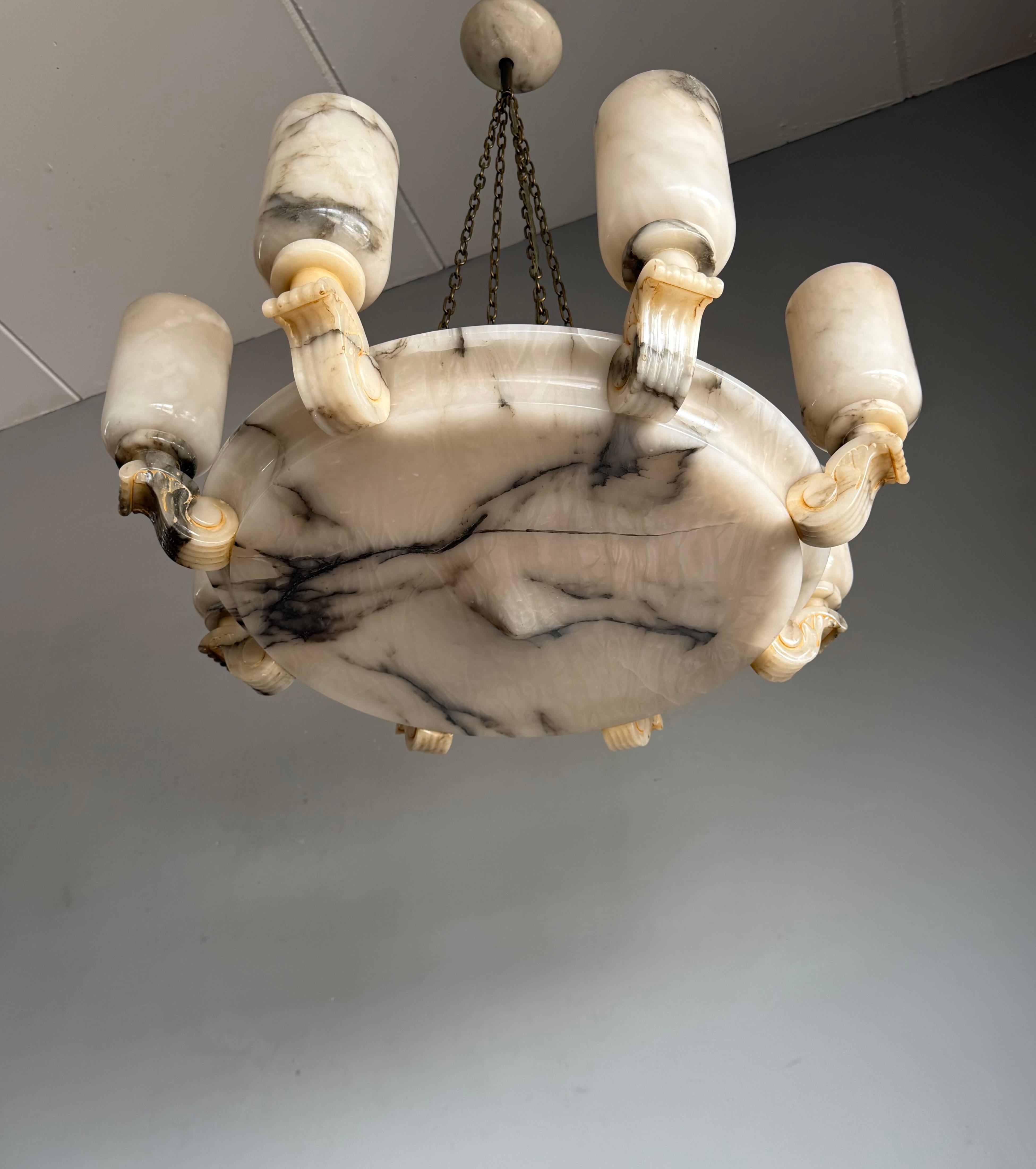 Intagliato a mano Grandioso e unico pendente / lampadario a 12 luci in alabastro bianco Art Deco, 1920 in vendita