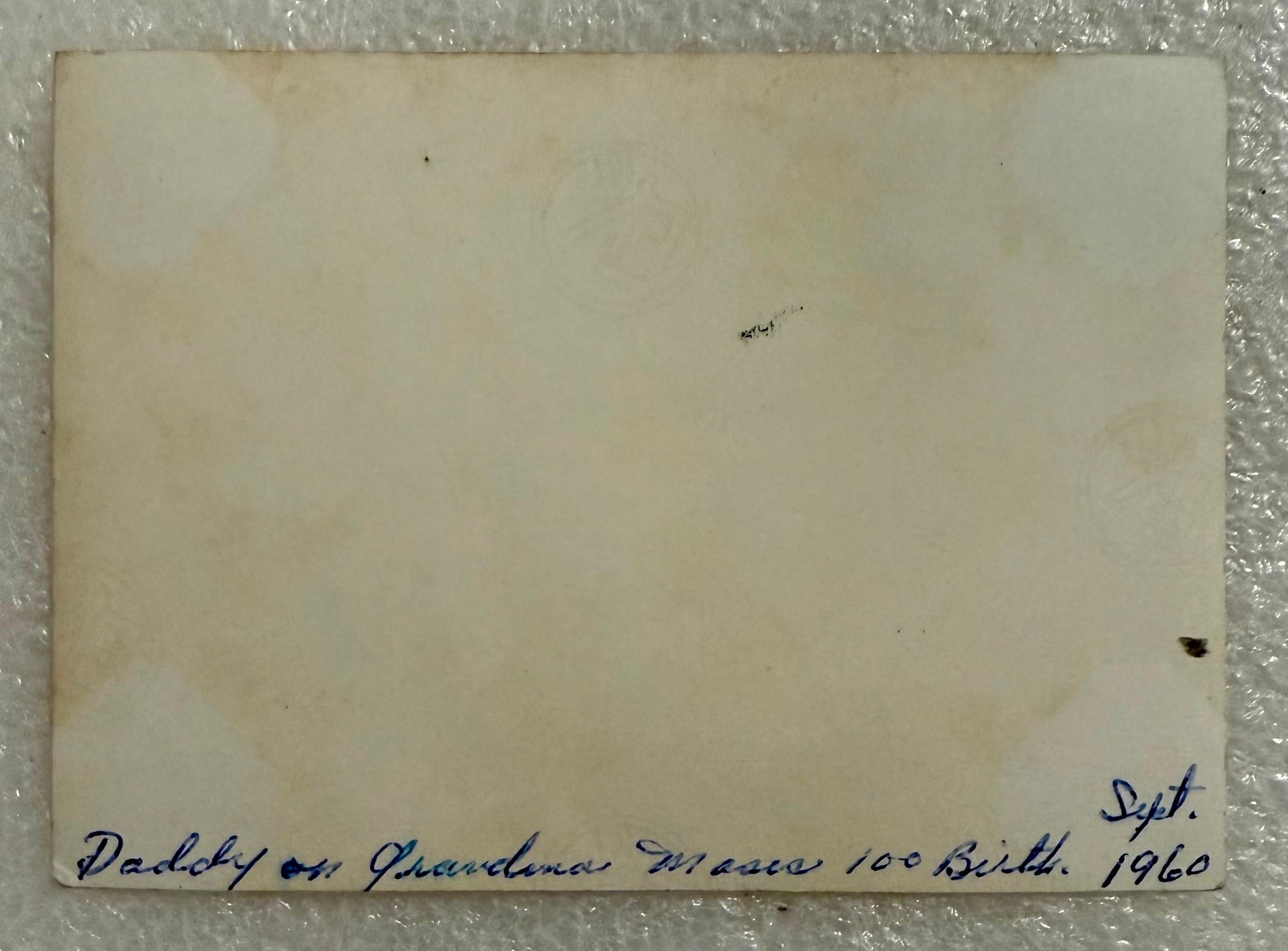 Archivo fotográfico vintage Colección de fotografías de la artista de arte popular Grandma Moses en venta 10