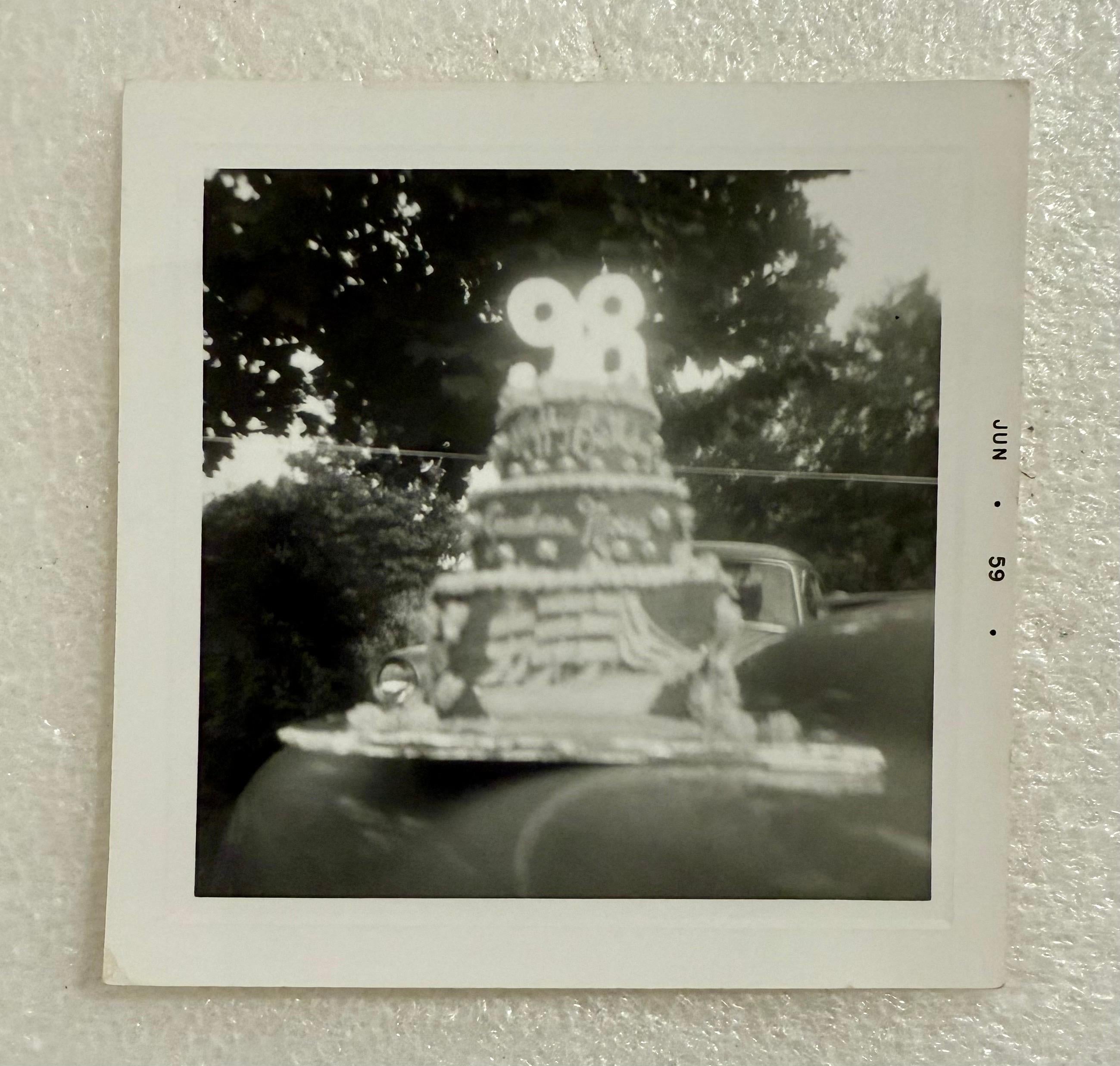 Archivo fotográfico vintage Colección de fotografías de la artista de arte popular Grandma Moses en venta 4