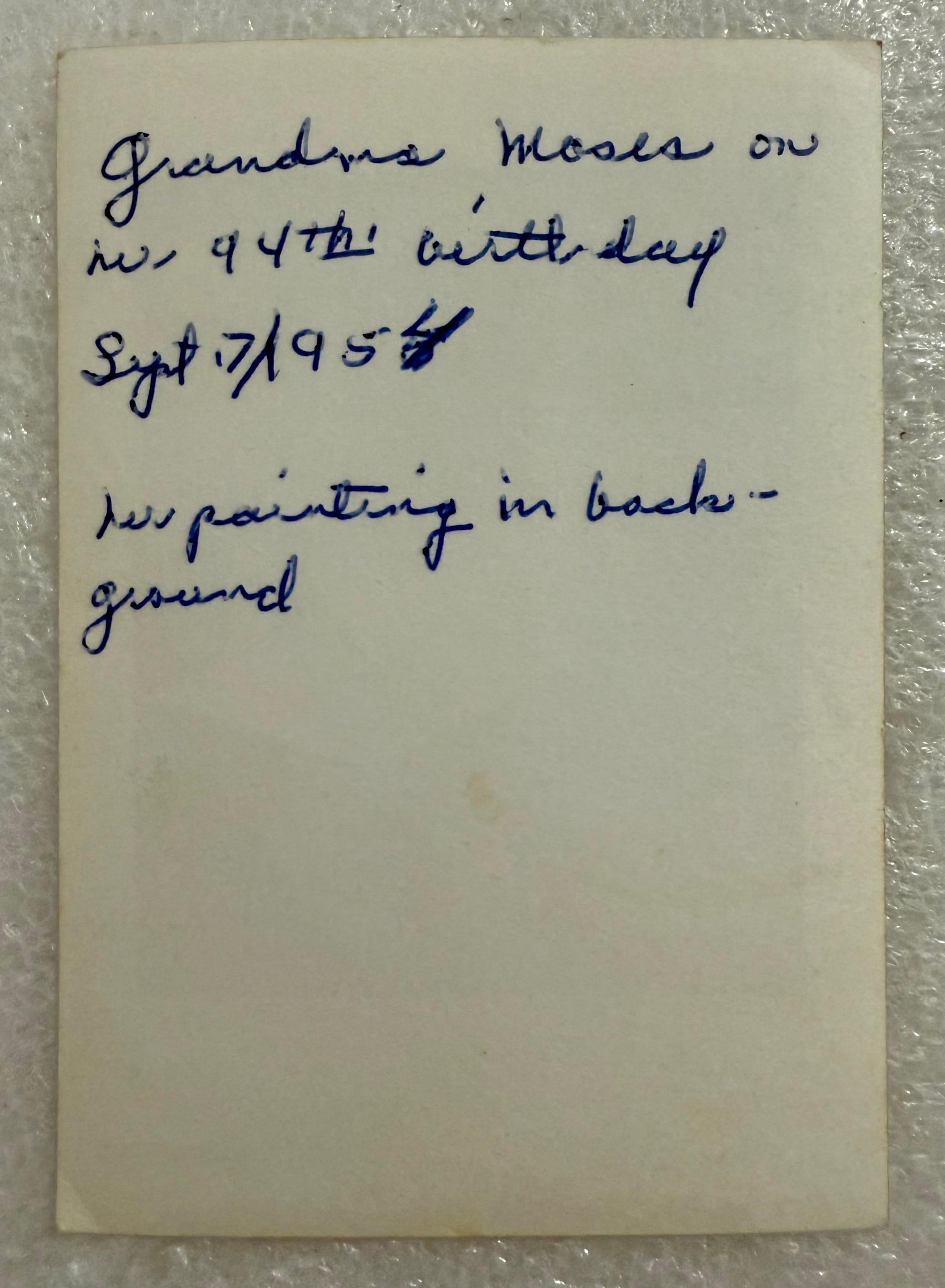 Archivo fotográfico vintage Colección de fotografías de la artista de arte popular Grandma Moses en venta 6