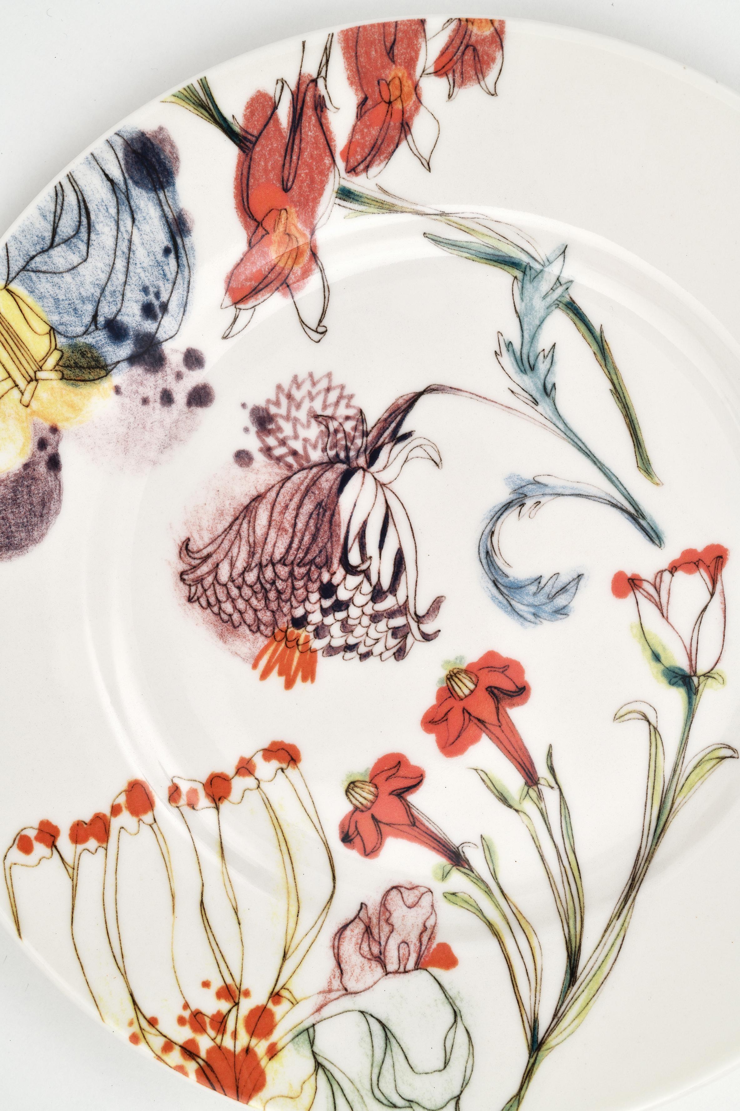 Belonging to the Grandma's garden porcelain series, the design of this dessert plate represents a sophisticated and elegant floral designs full of blossoms and buds with delicate colors blending together for a fresh and contemporary look, typical of