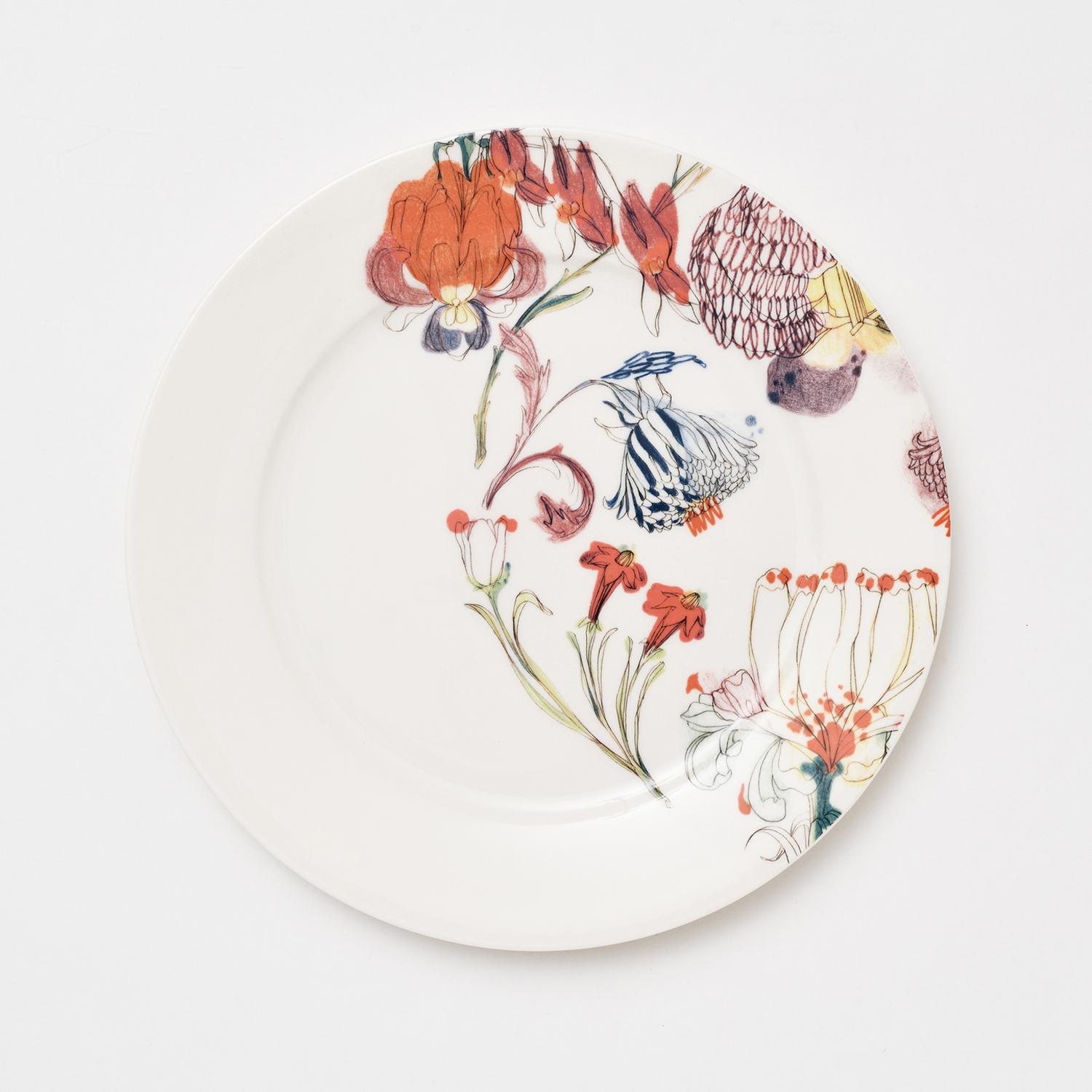 Belonging to the Grandma's Garden porcelain series, the design of these dinner plates represents a sophisticated and elegant floral designs full of blossoms and buds with delicate colors blending together for a fresh and contemporary look, typical