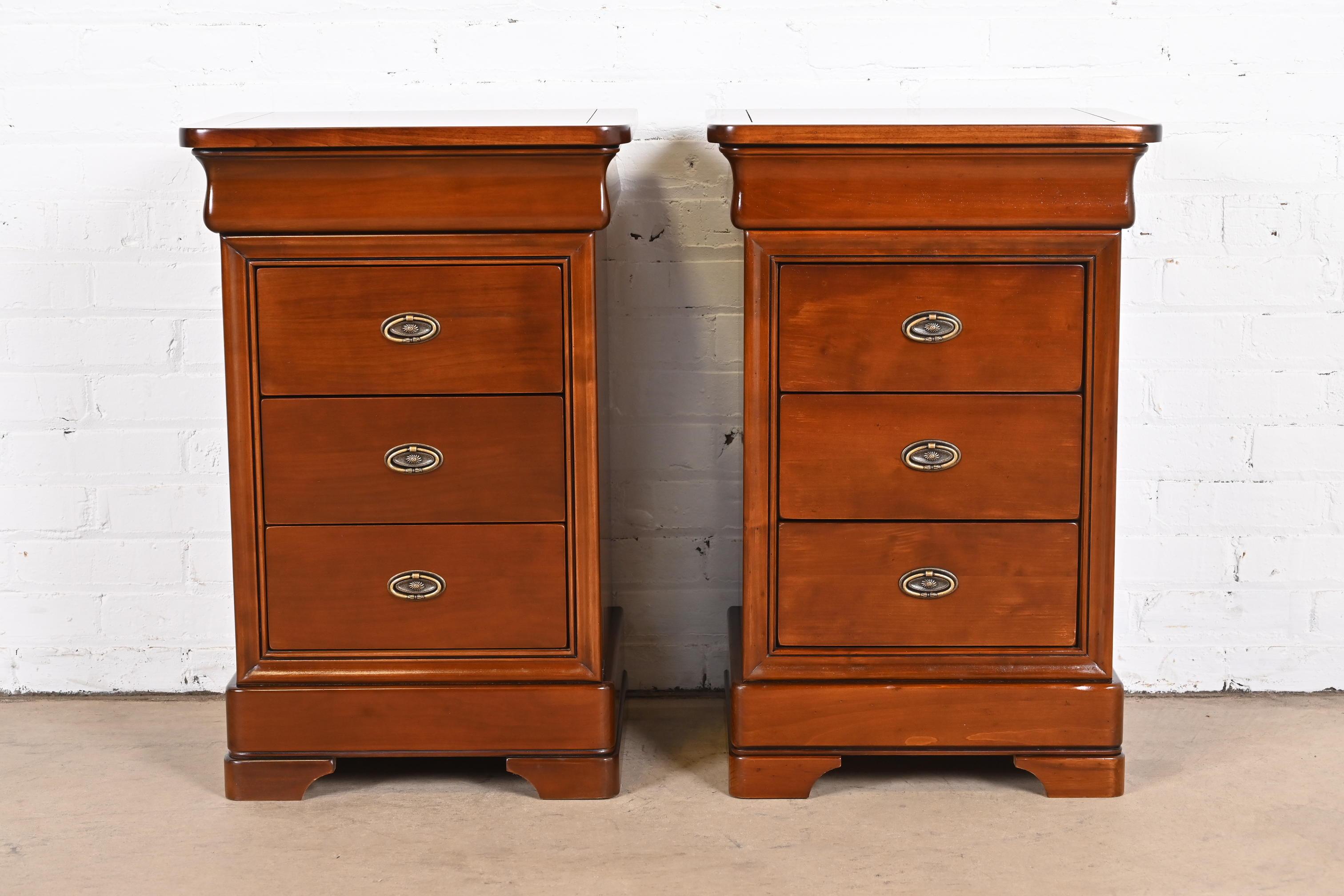 A gorgeous pair of French Louis Philippe style nightstands

By Grange

France, late 20th century.

Solid cherry wood, with original brass hardware.

Measures: 18.5
