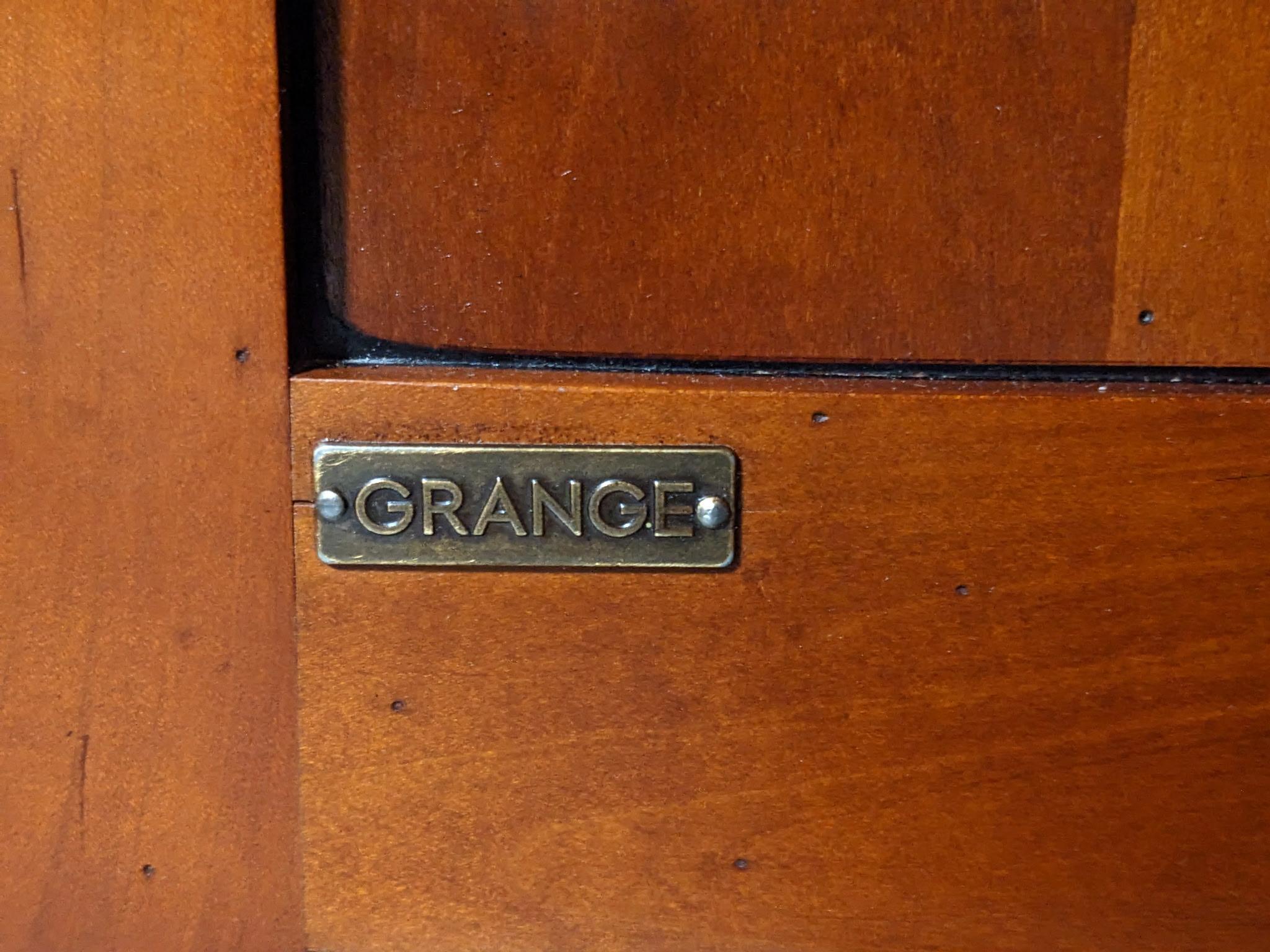 Bibliothèque ou vitrine en cerisier de style Régence française Louis XVI Grange en vente 6
