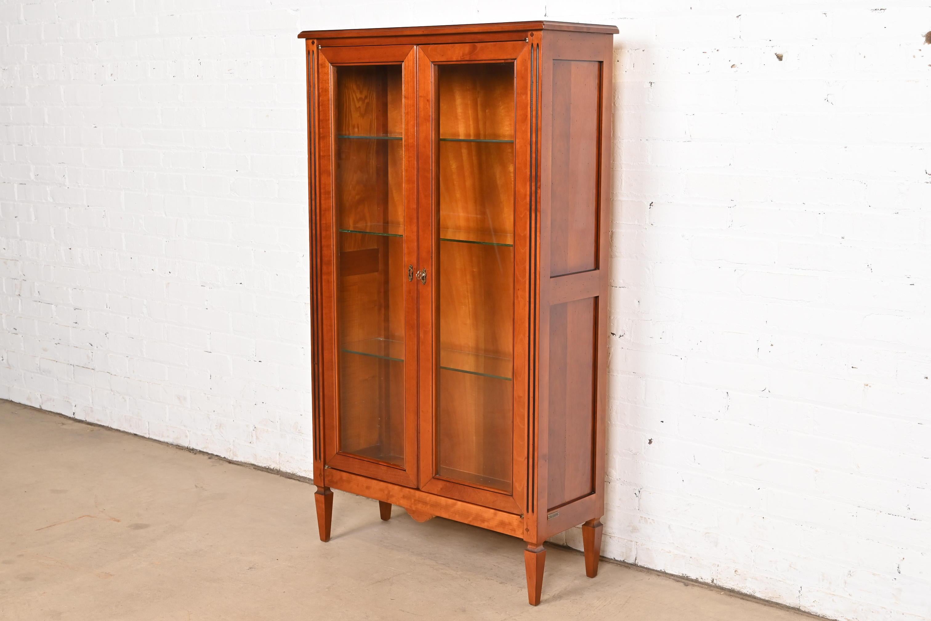 Grange French Regency Louis XVI Cherry Wood Bookcase or Display Cabinet In Good Condition For Sale In South Bend, IN