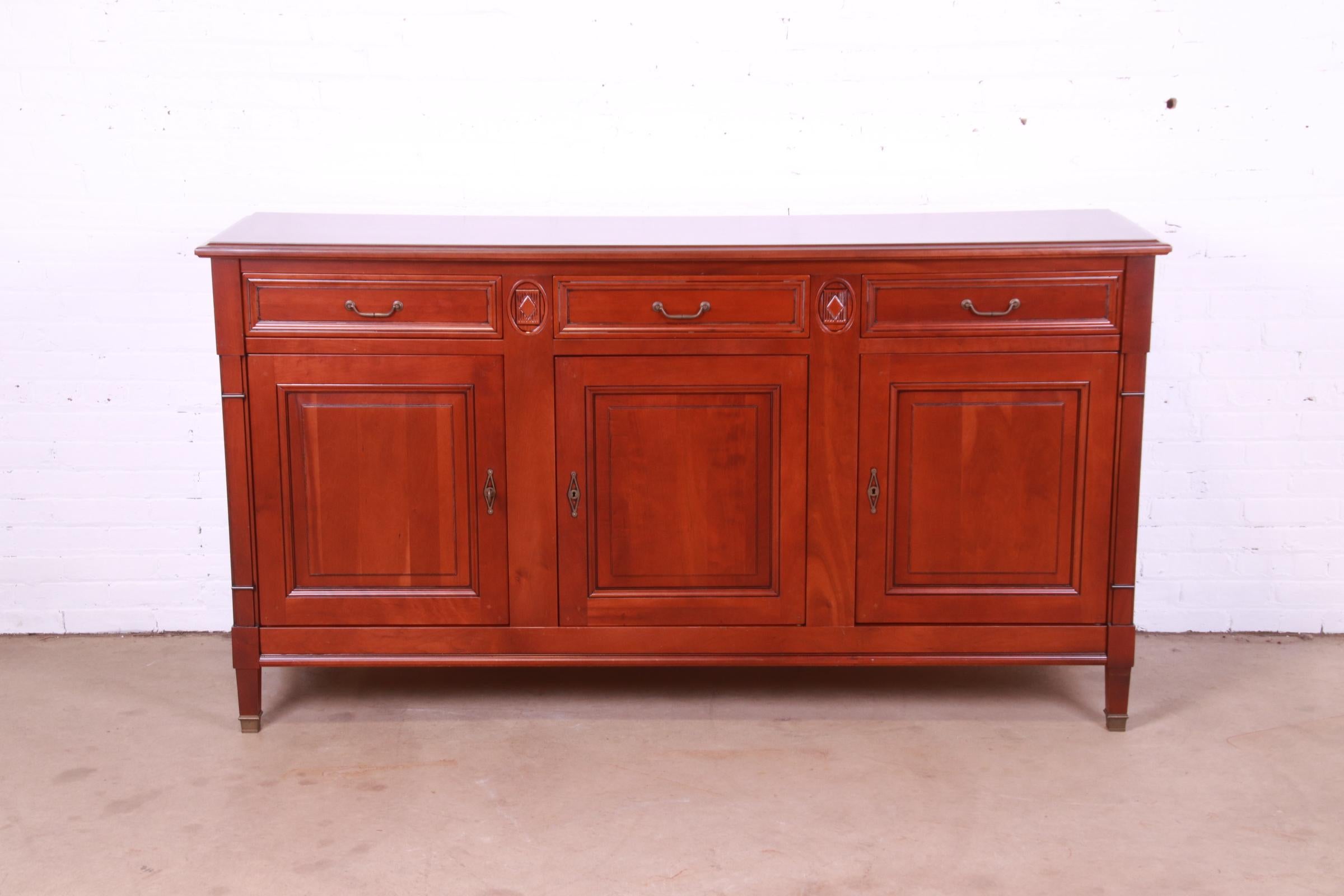 A gorgeous French Provincial Louis XVI style solid cherry wood sideboard, credenza, or bar cabinet

By Grange

France, 1990s

Measures: 75.63