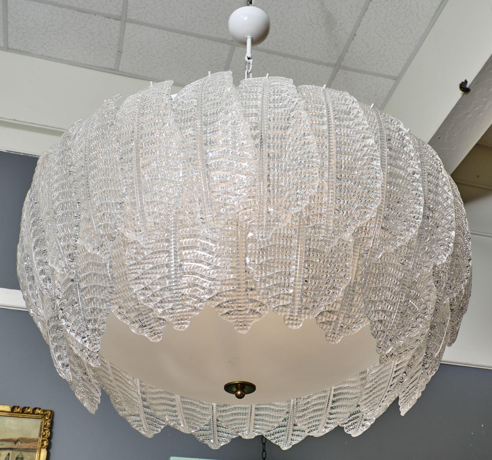 Murano glass “graniglia” leaf chandelier with hand blown leaves of clear glass. This piece features a main glass central bowl surrounded by multiple layers of the curved and textured leaves. It has been newly wired to fit US standards.

The current