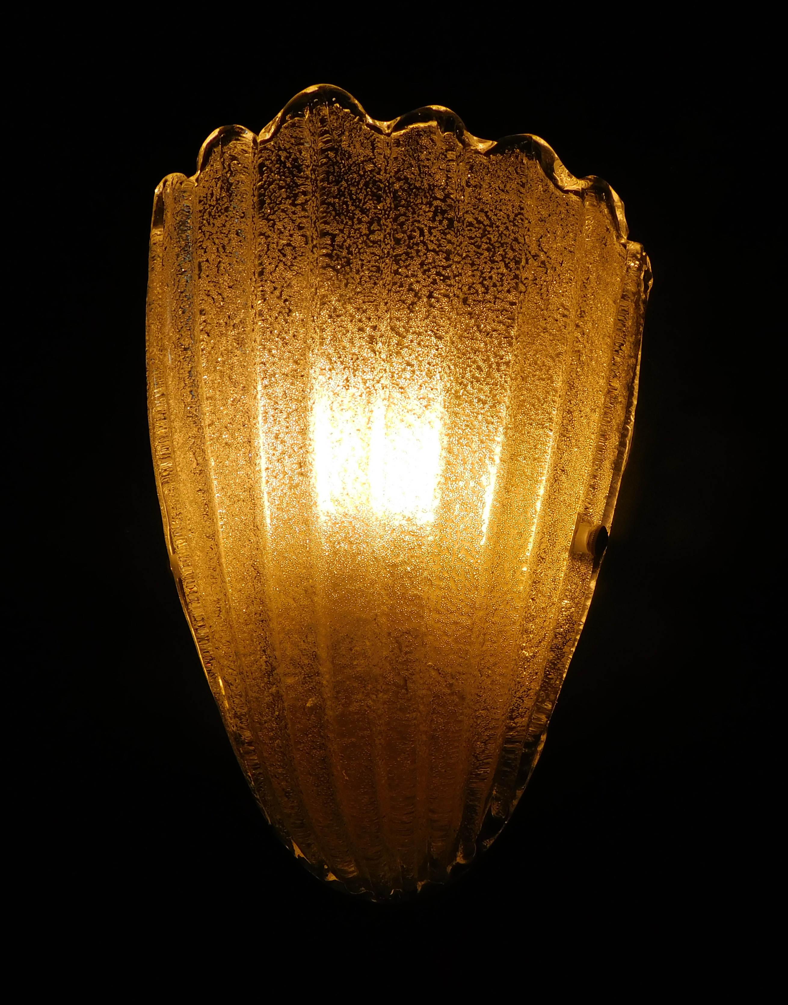 Mid-Century moderno Scontrino a scudo Graniglia, 5 disponibili in vendita