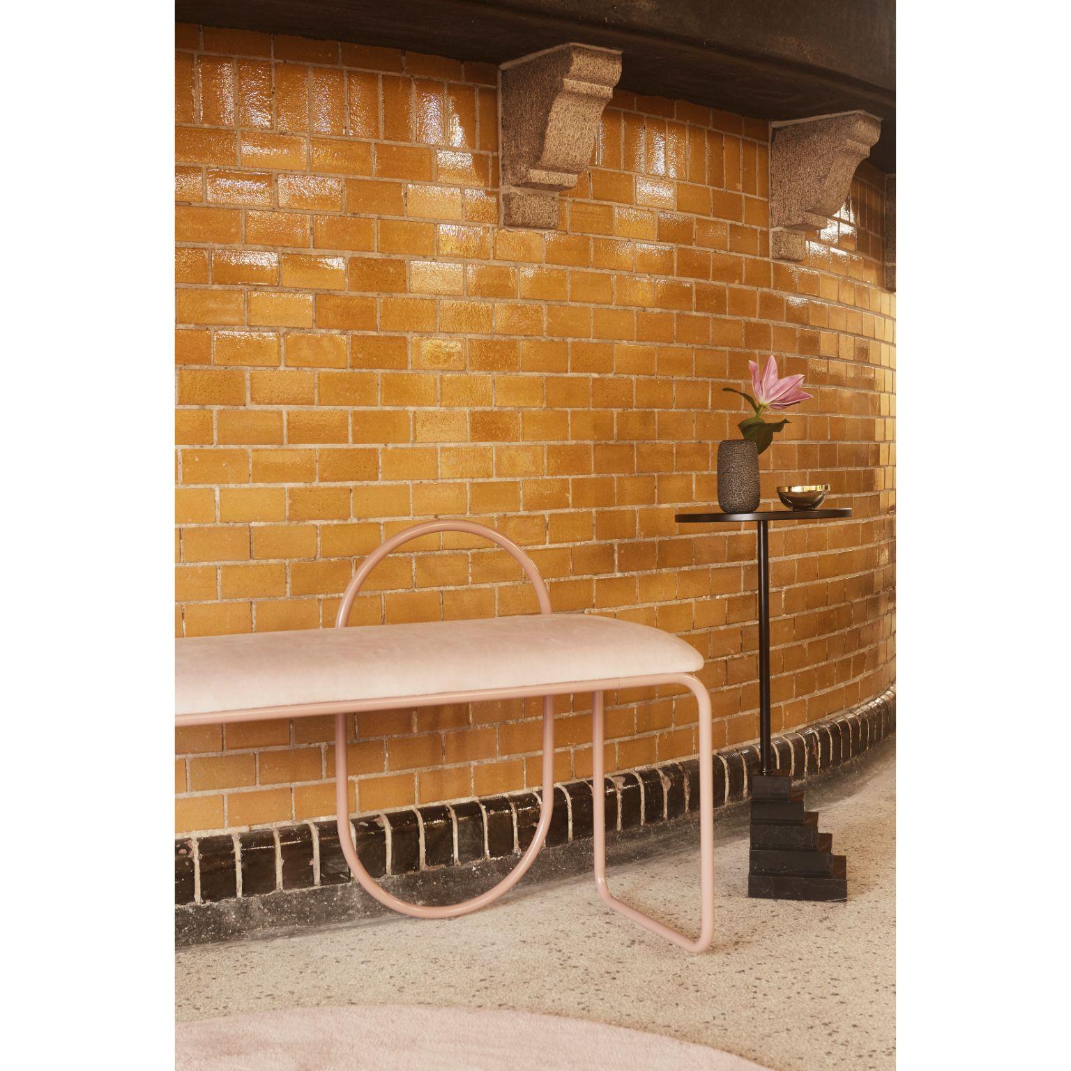 XXIe siècle et contemporain Table d'appoint en granit et acier à plateau doré en vente