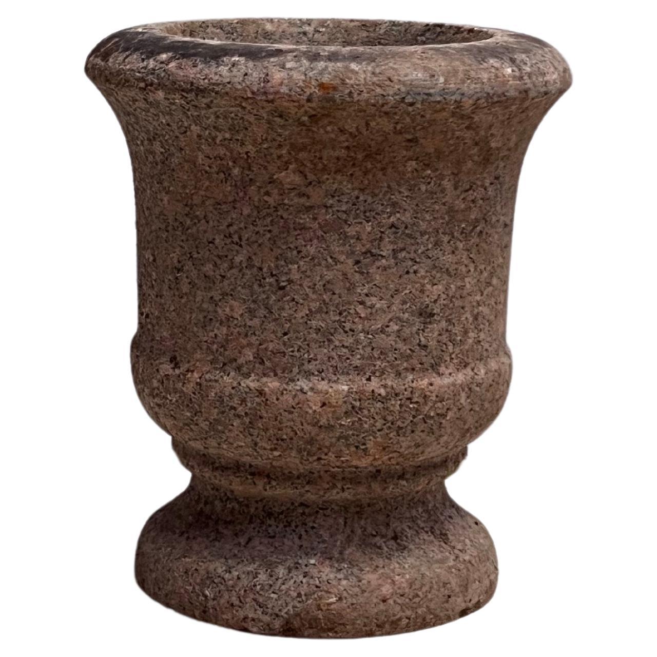 Granite carved stone Mortar/ Planter, England 20th century Lots of patina H 20cm For Sale