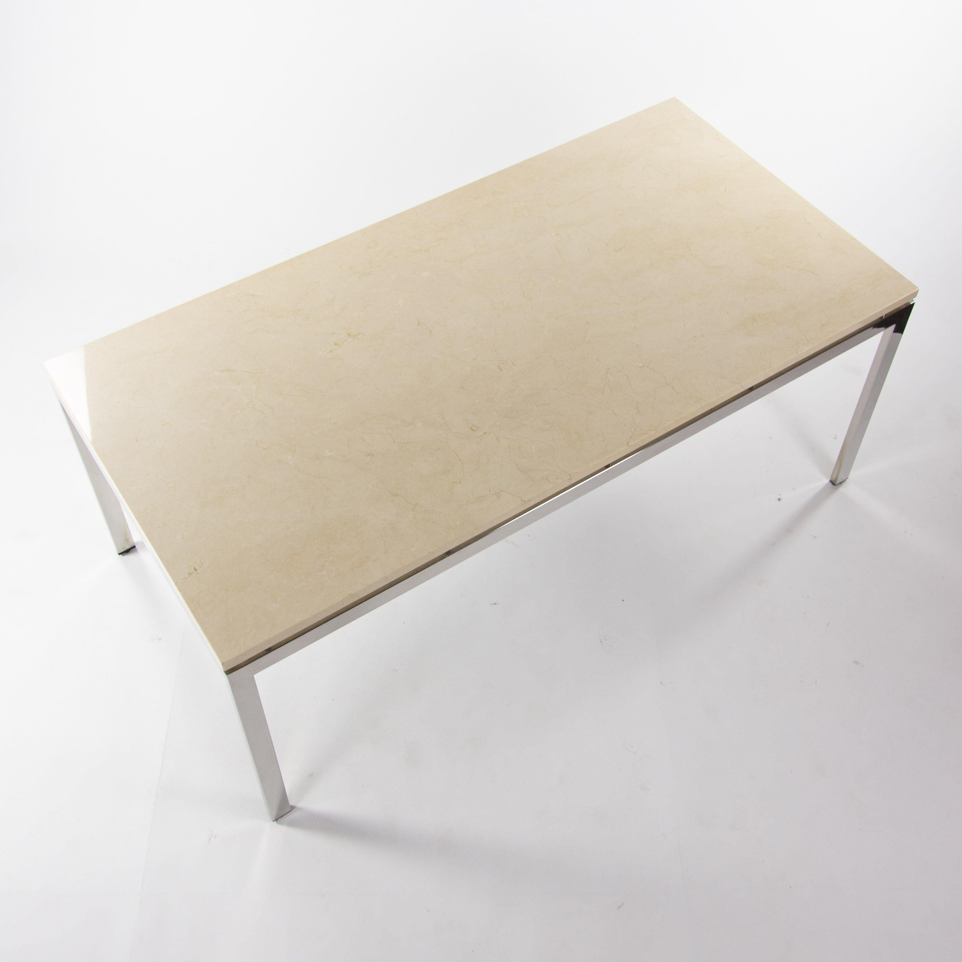 Moderne Table de conférence Cumberland Meeting Dining table beige avec base en acier en vente