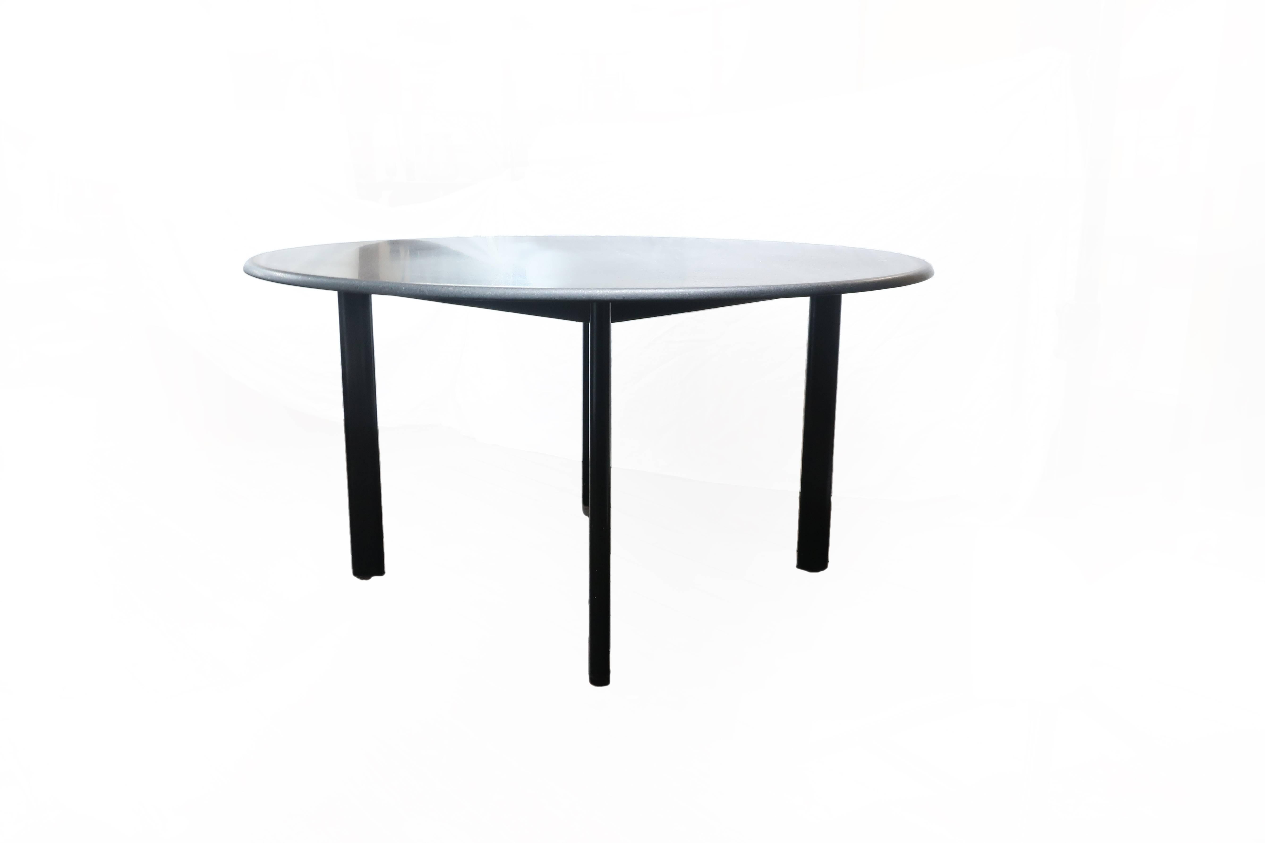 Large round granite top table by internationally renowned furniture and interior designer Joe D’Urso for Knoll International in 1980. With simple lines, lean proportions and industrial materials, the top appears to float on a metal base with four