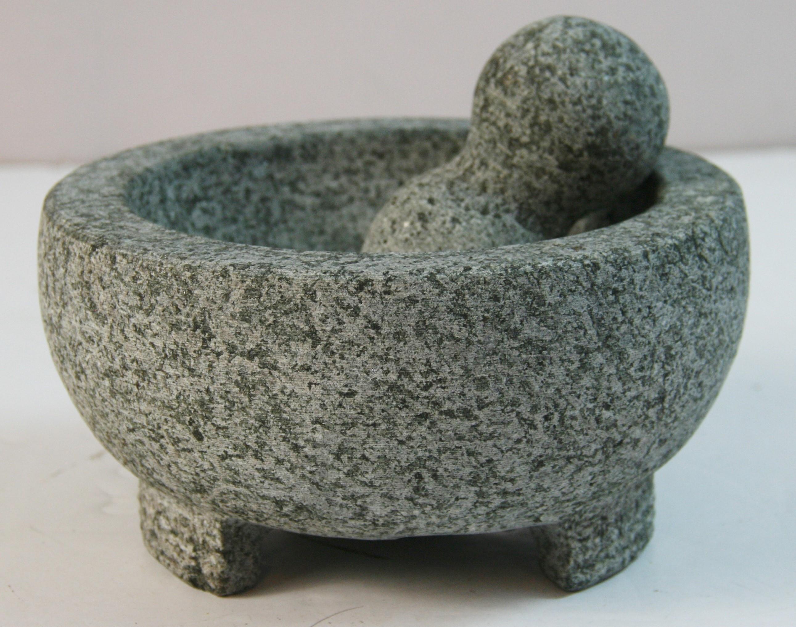 Granite Mortar and Pestal In Good Condition For Sale In Douglas Manor, NY