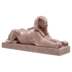 Granit-Skulptur einer Sphinx im Stil des antiken Ägyptens.