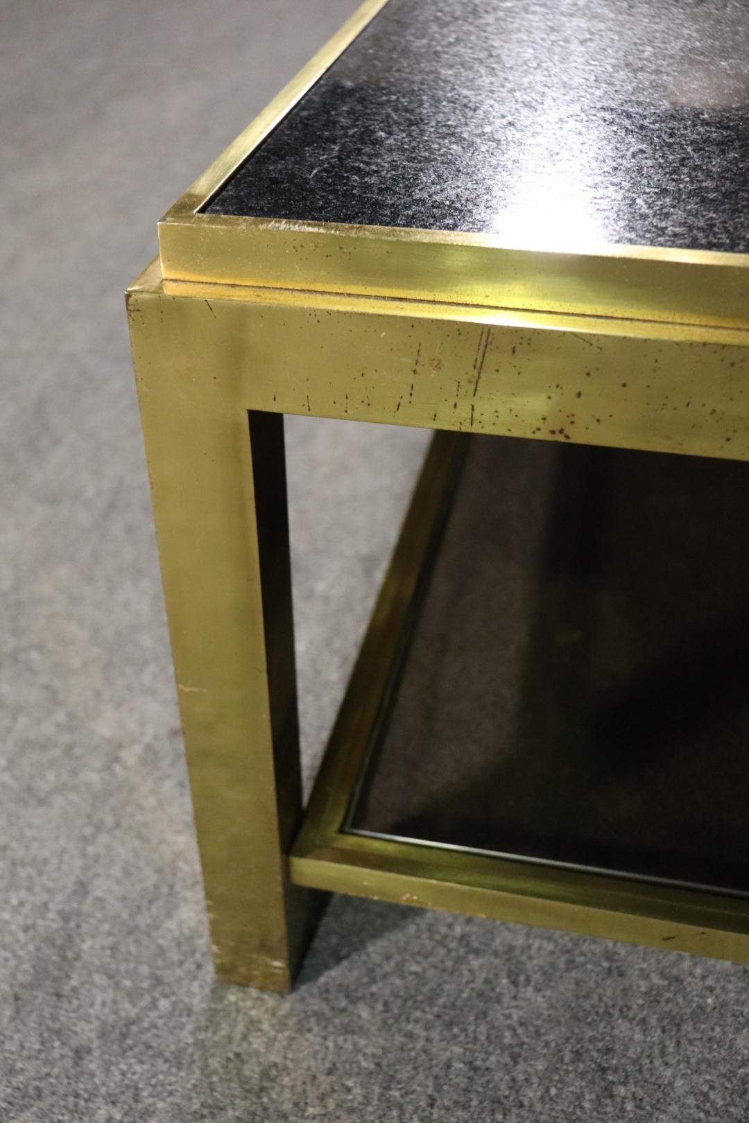 Table basse à 2 niveaux avec plateau en granit Bon état - En vente à Swedesboro, NJ