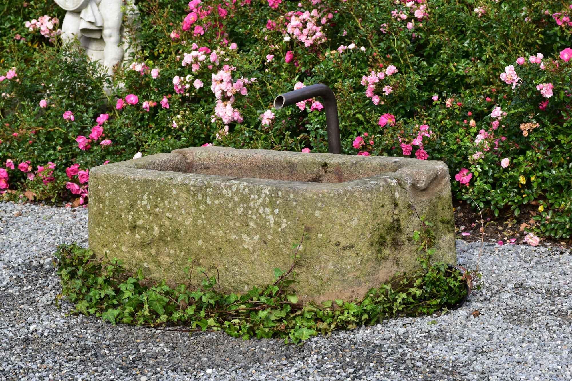 This is a beautiful small trough with a beautiful spouter out of burnished brass.
The trough looks perfect in your garden, even if you have a small garden.
The trough has a new drain valve.
Spouter: EUR 420.- extra
The trough is waterproof and