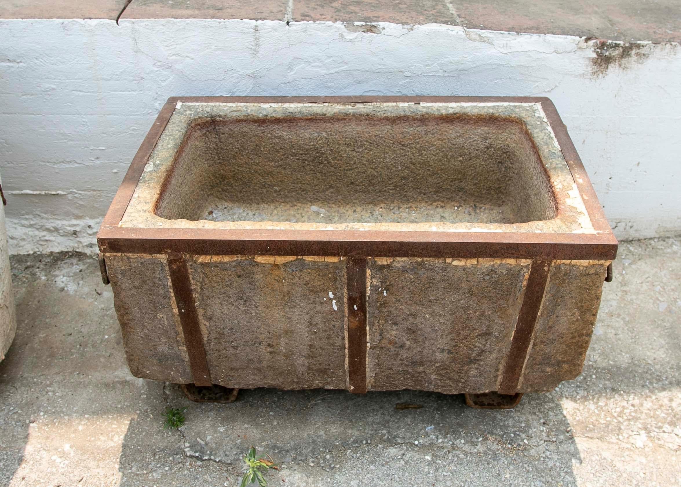 Granite Trough with Iron Protection Structure with Handles and Legs For Sale 11