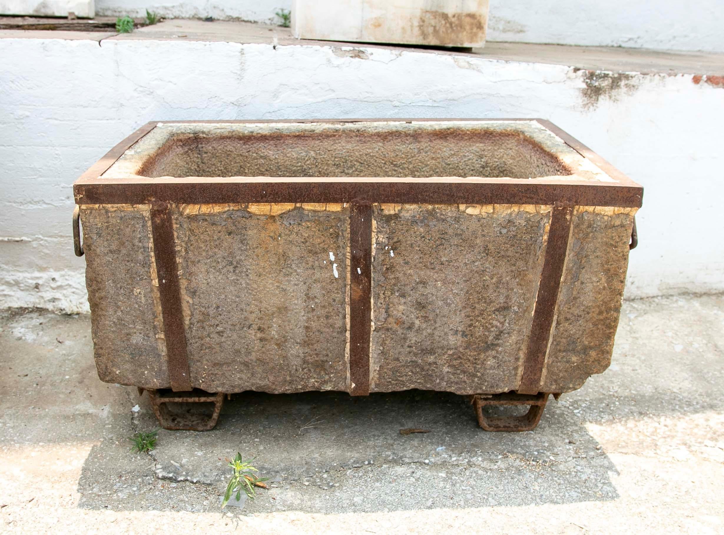Granite Trough with Iron Protection Structure with Handles and Legs For Sale 12