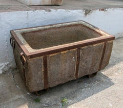Granite Trough with Iron Protection Structure with Handles and Legs