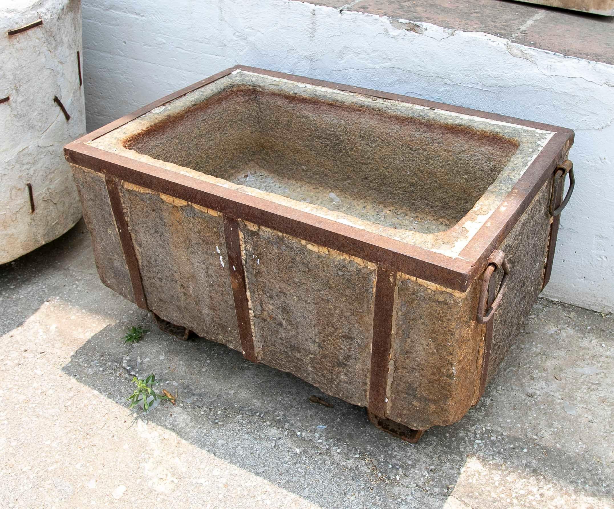 Granite Trough with Iron Protection Structure with Handles and Legs For Sale 1