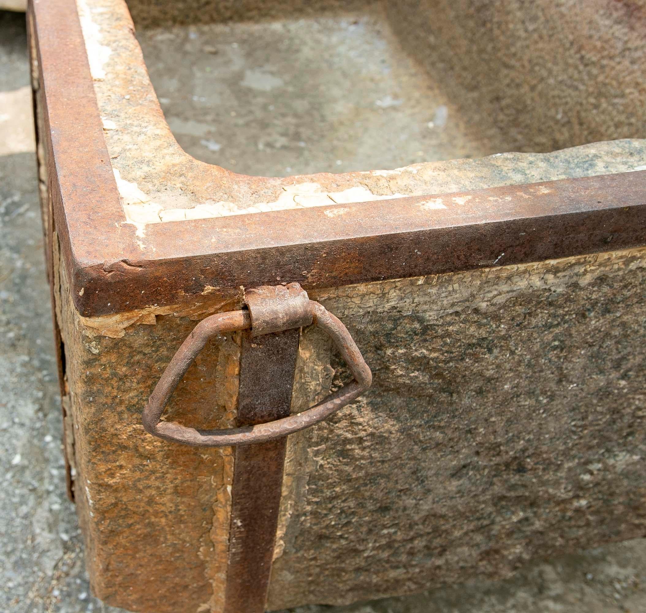 Granite Trough with Iron Protection Structure with Handles and Legs For Sale 4